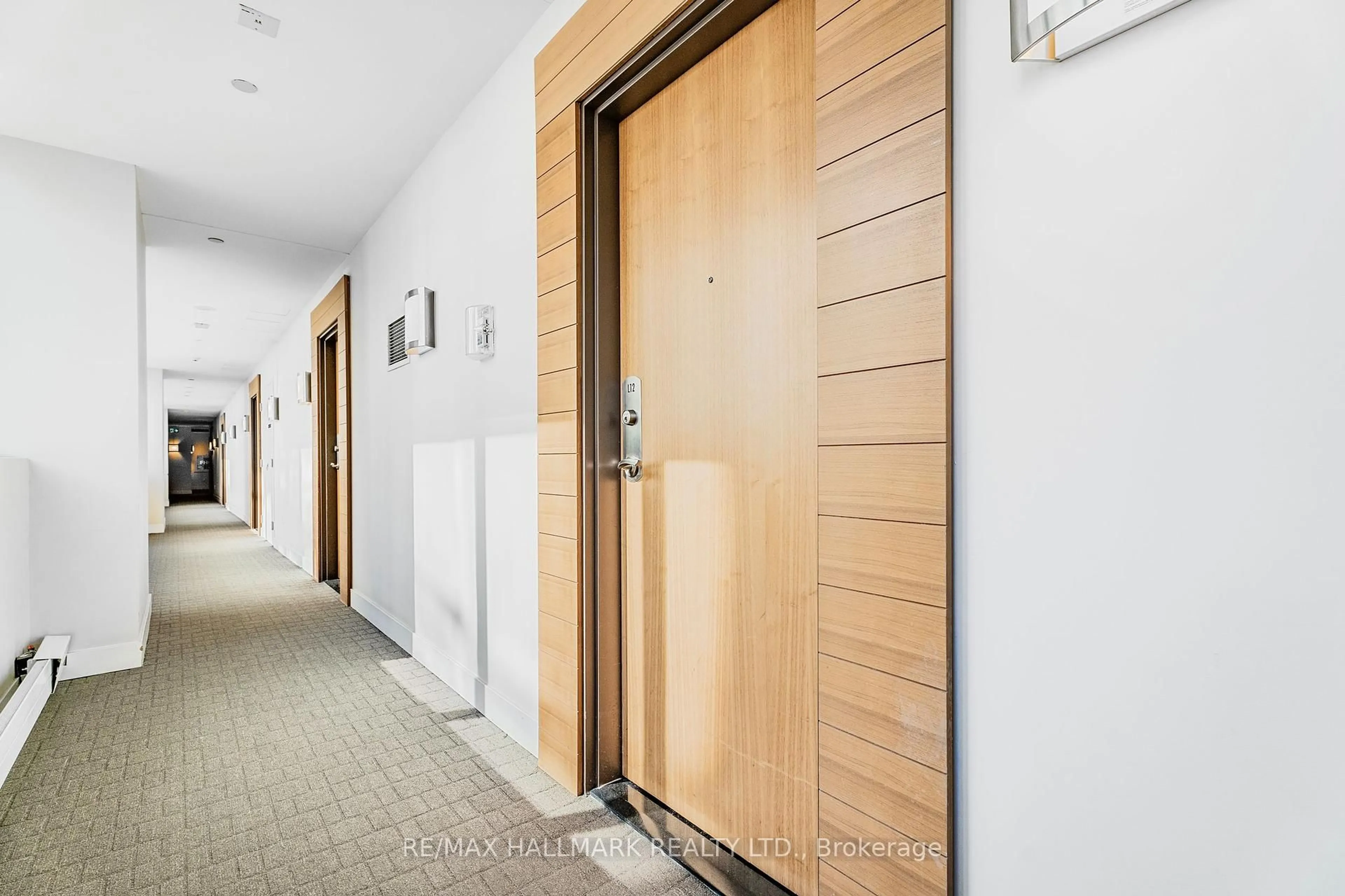 Indoor foyer for 2191 Yonge St #L12, Toronto Ontario M4S 3H8