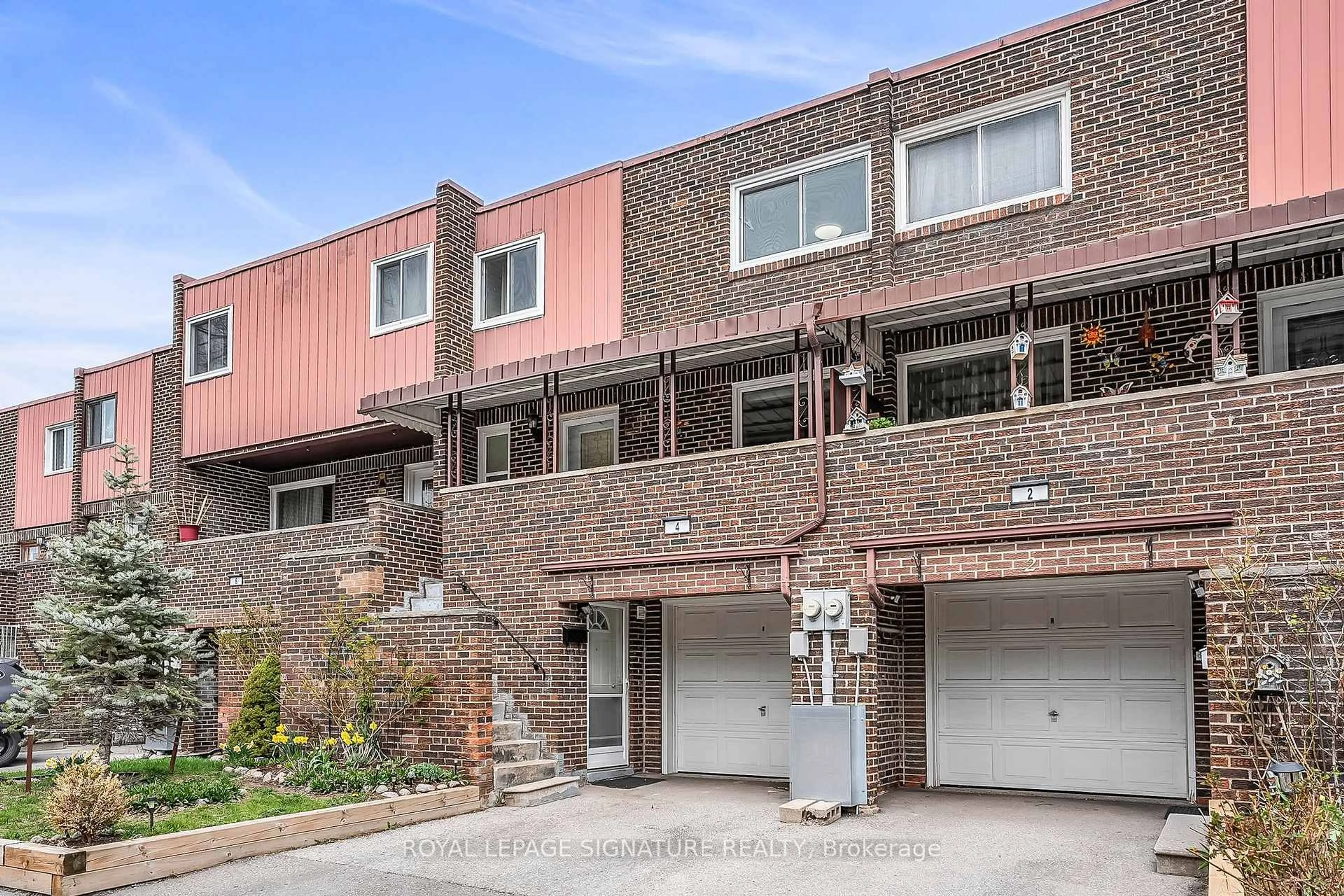 Home with brick exterior material, street for 4 Sea Robin Way, Toronto Ontario M2R 3L2