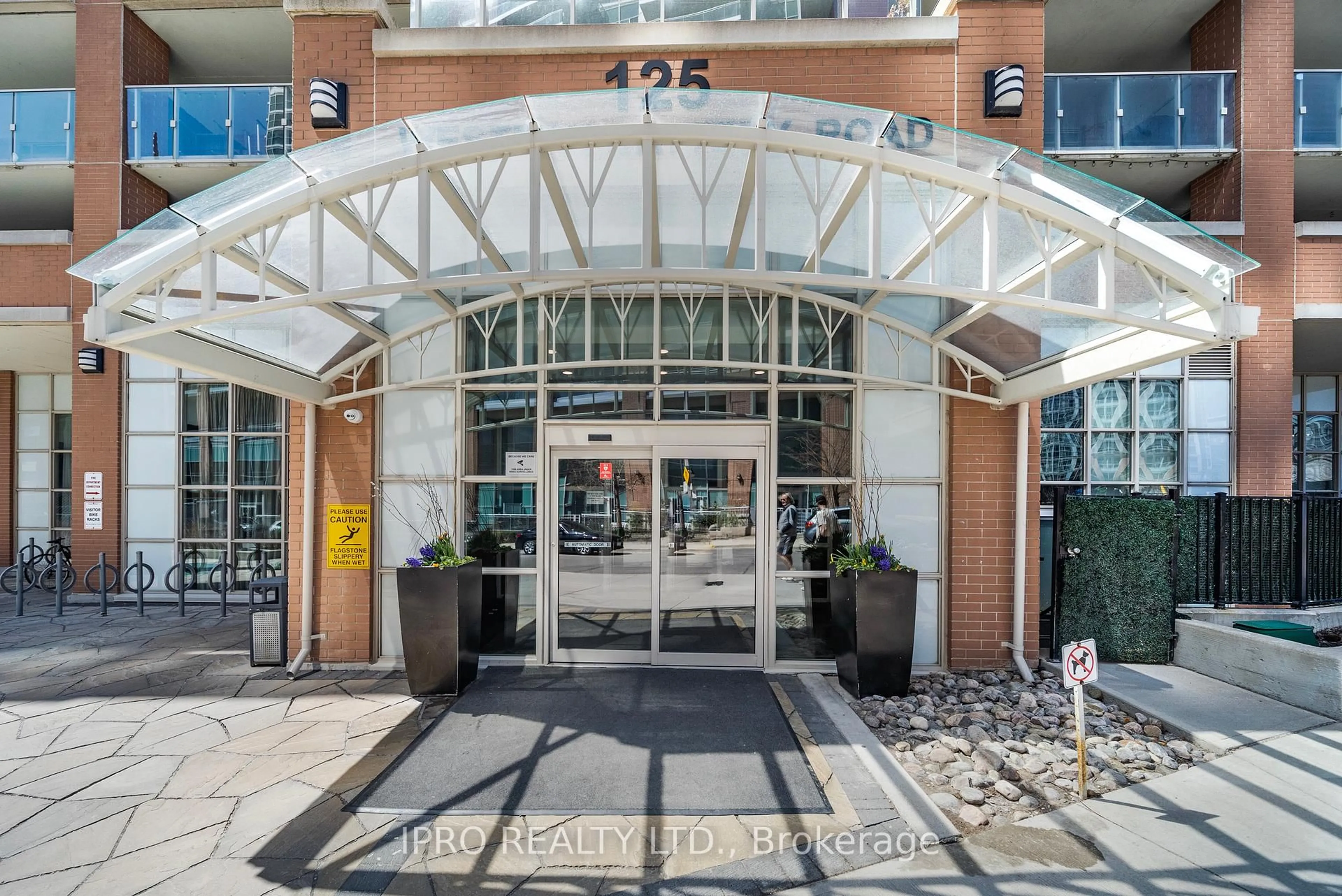 Indoor foyer for 125 Western Battery Rd #508, Toronto Ontario M6K 3R8