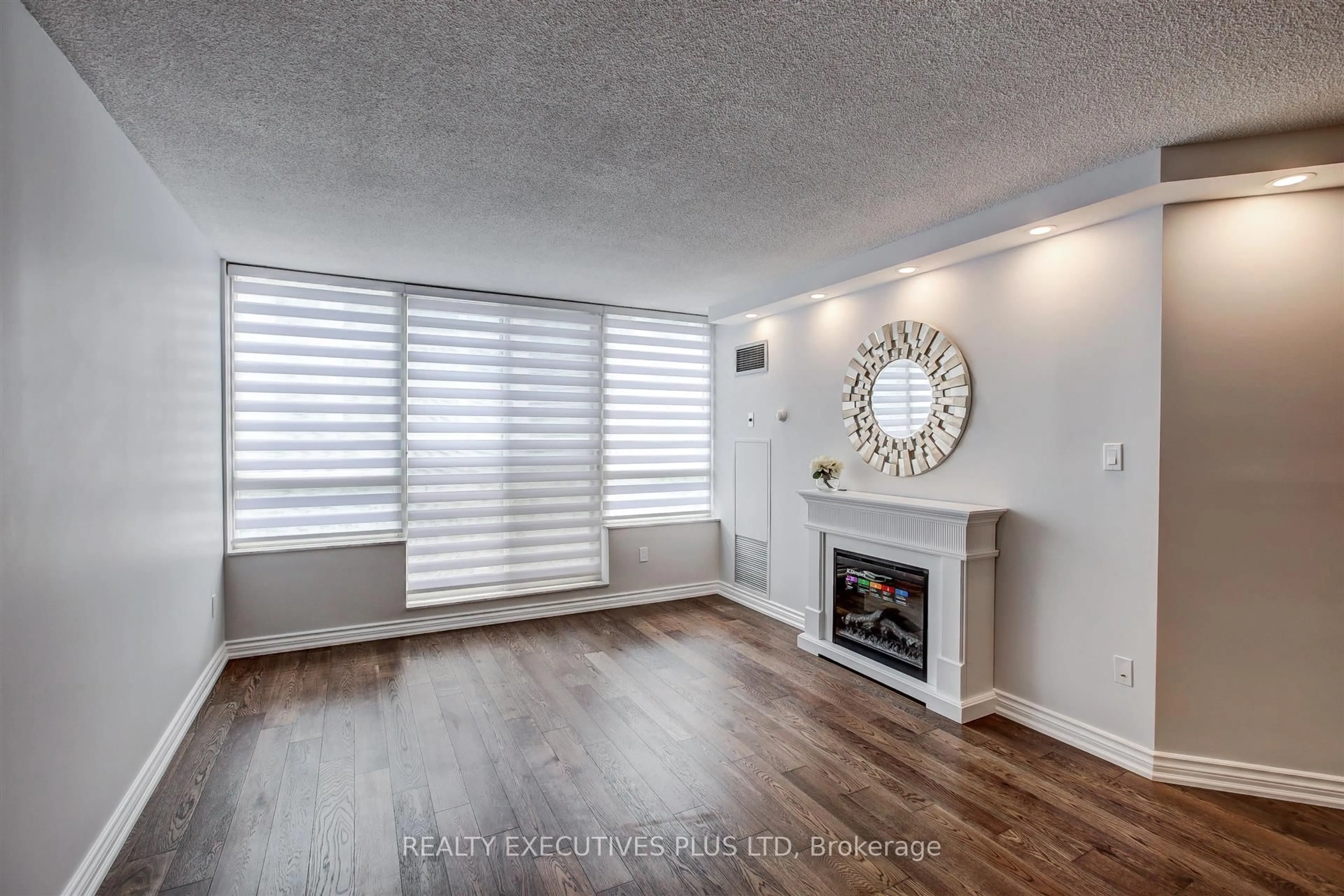 Unknown for 215 The Donway Rd #410, Toronto Ontario M3B 3P5
