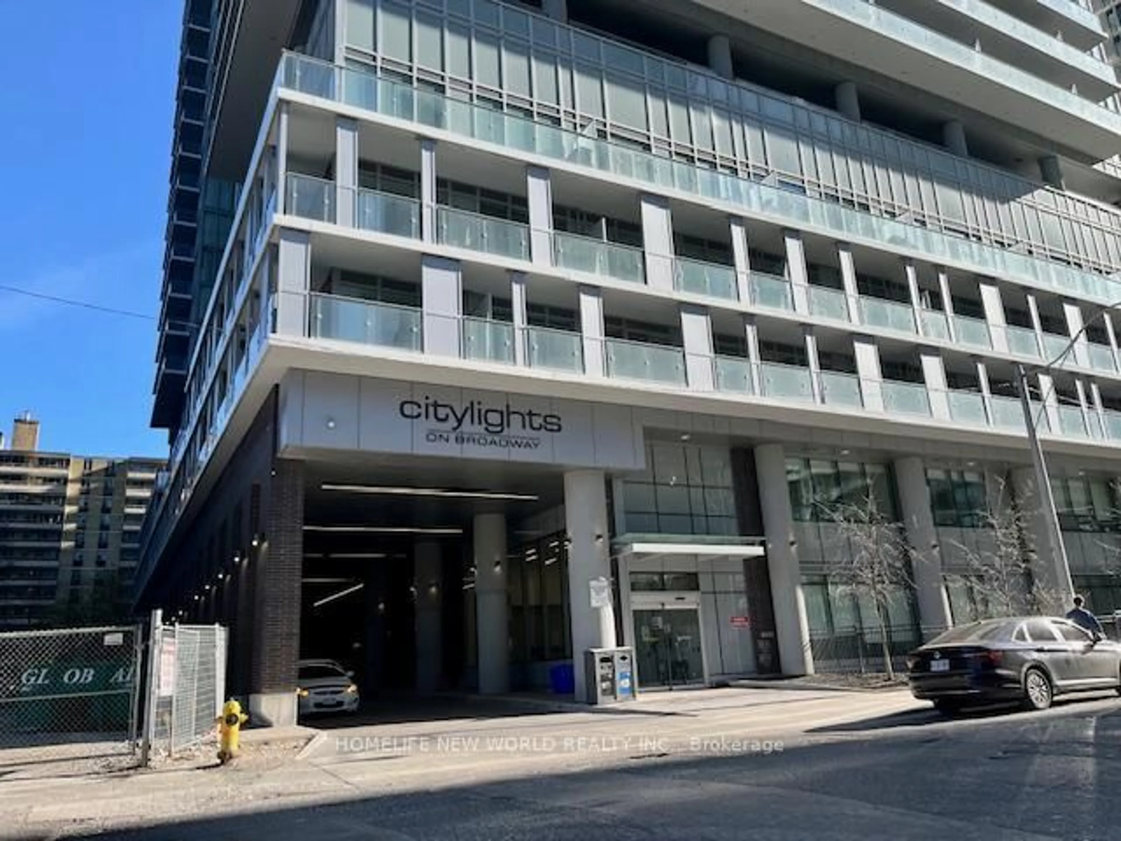 Indoor foyer for 99 Broadway Ave #2705, Toronto Ontario M4P 1V2