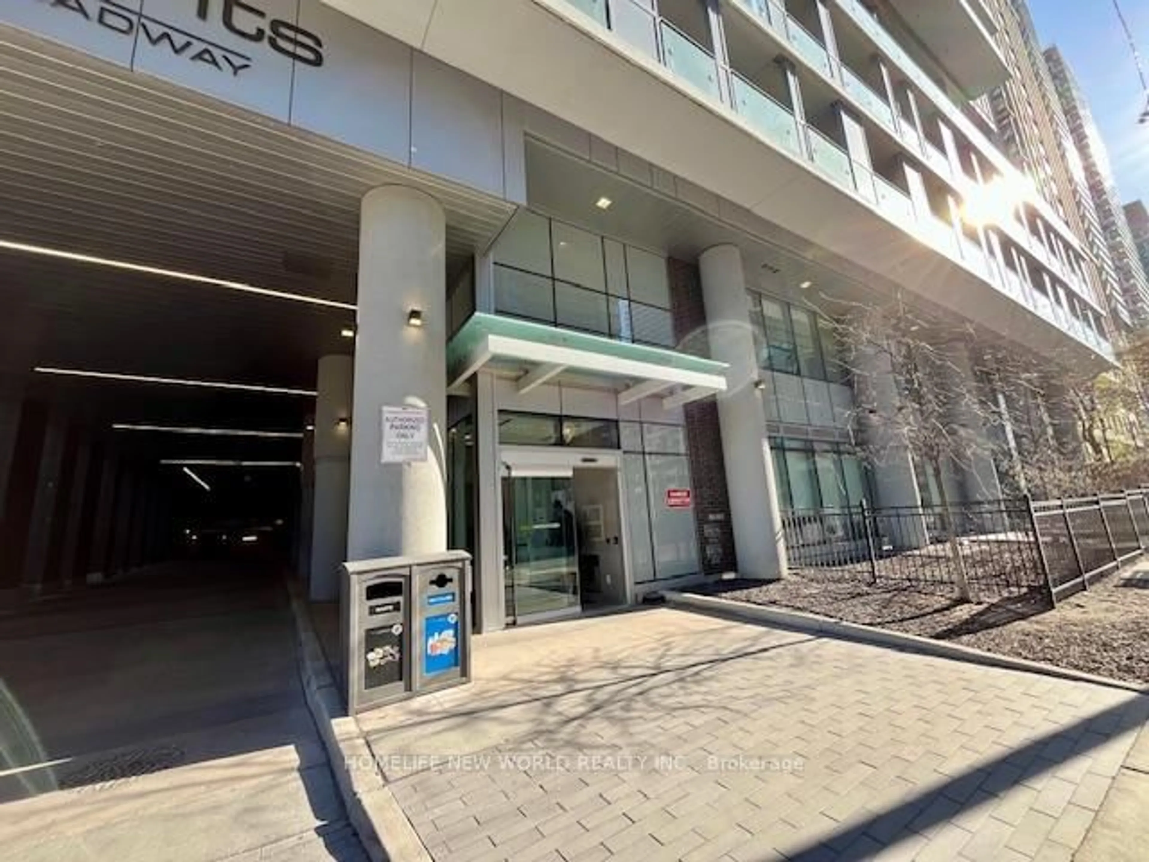 Indoor foyer for 99 Broadway Ave #2705, Toronto Ontario M4P 1V2