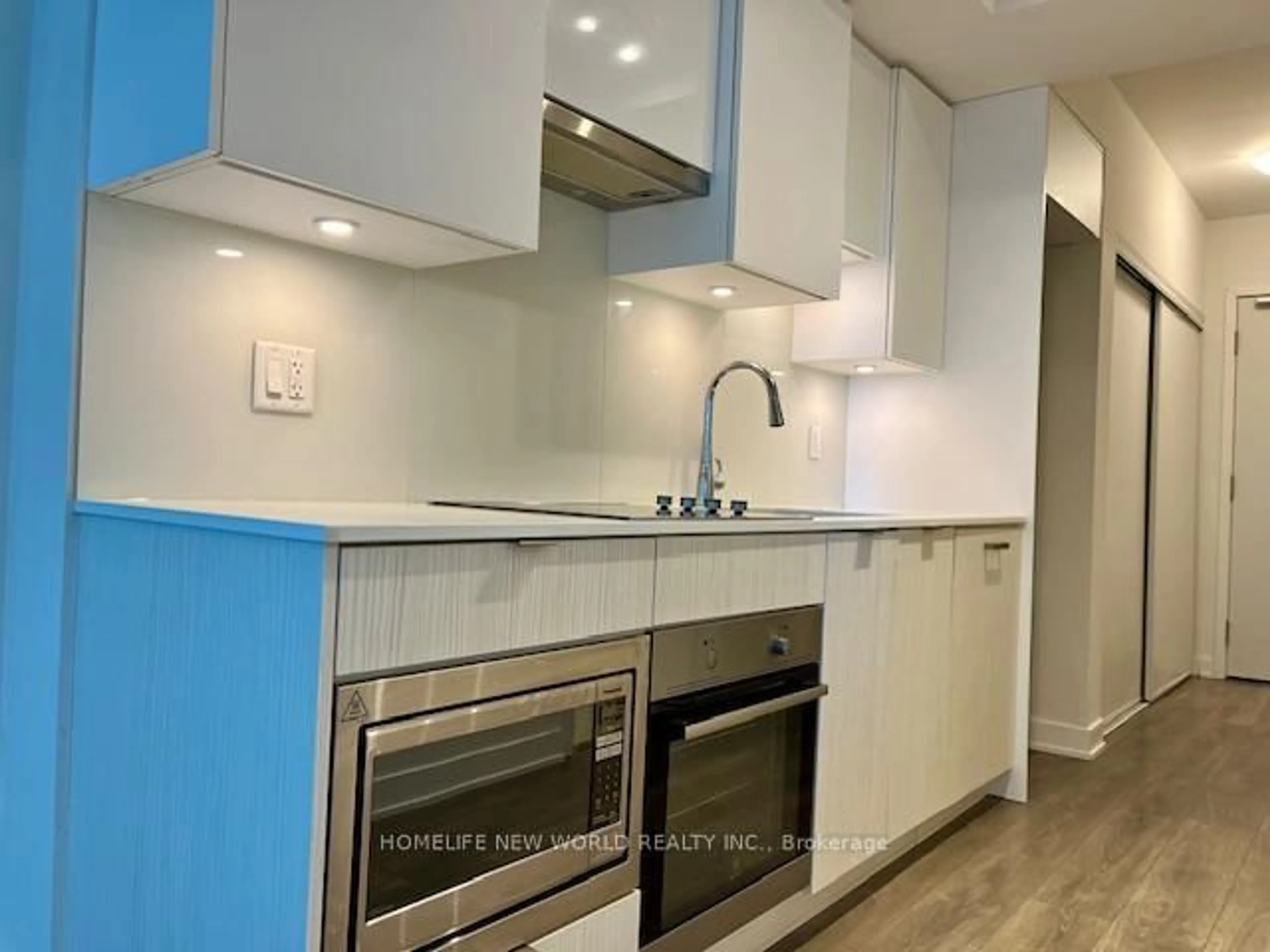 Standard kitchen, wood/laminate floor for 99 Broadway Ave #2705, Toronto Ontario M4P 1V2