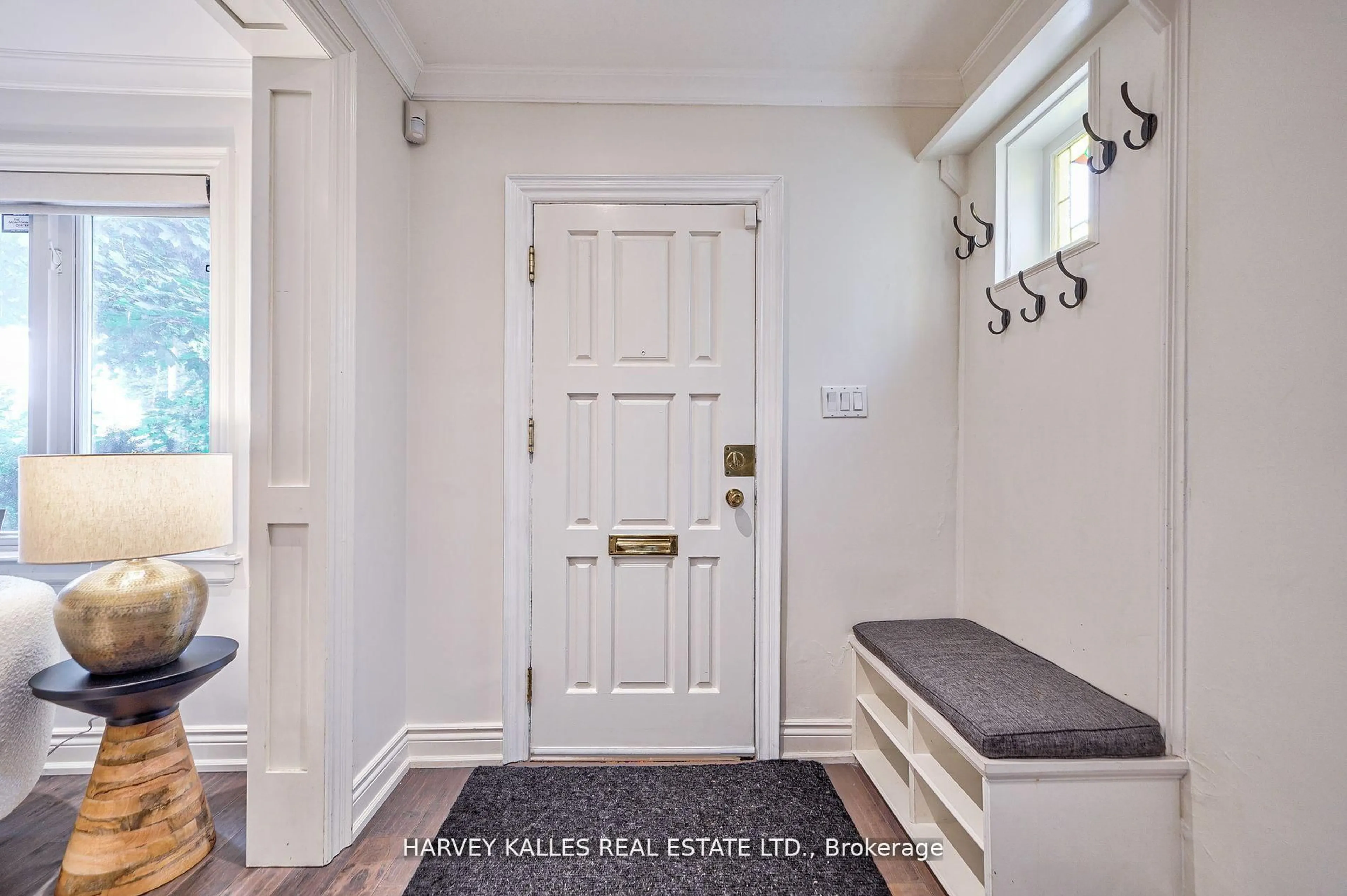 Indoor entryway for 106 Gloucester Grve, Toronto Ontario M6C 2A8
