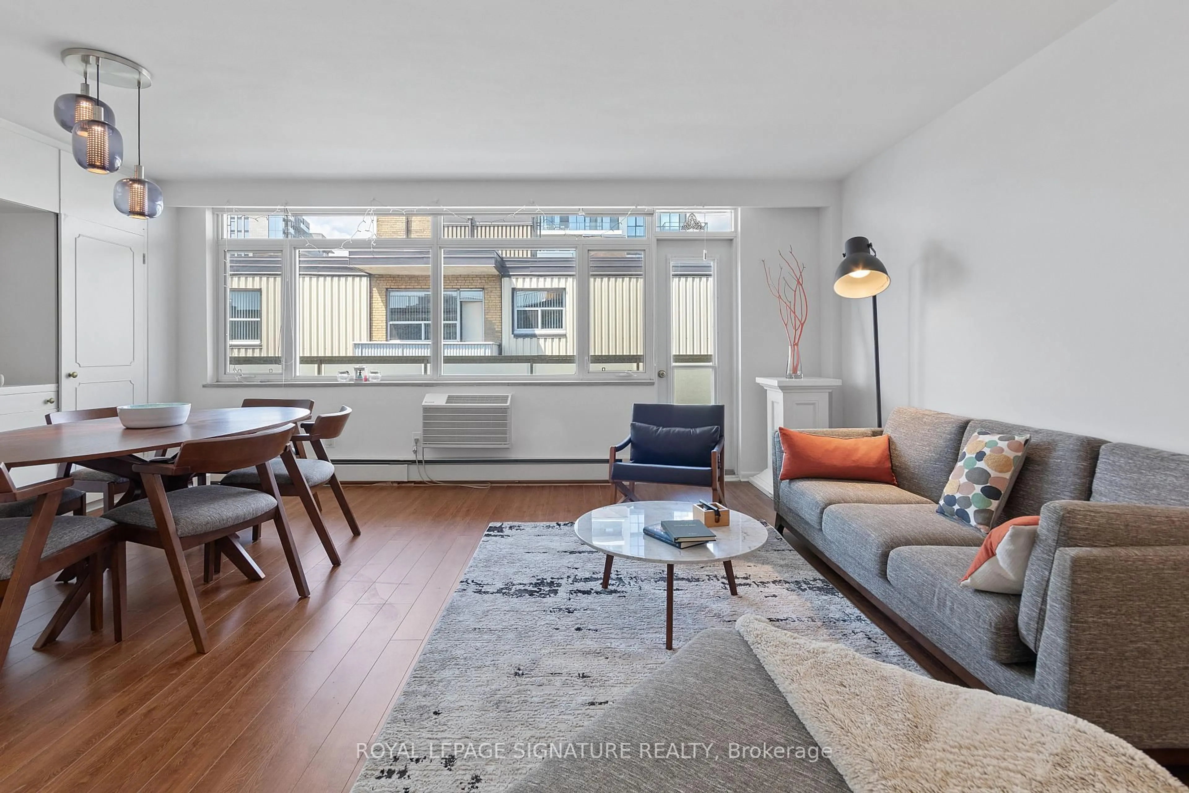 Living room with furniture, unknown for 581 Avenue Rd #1104, Toronto Ontario M4V 2K4