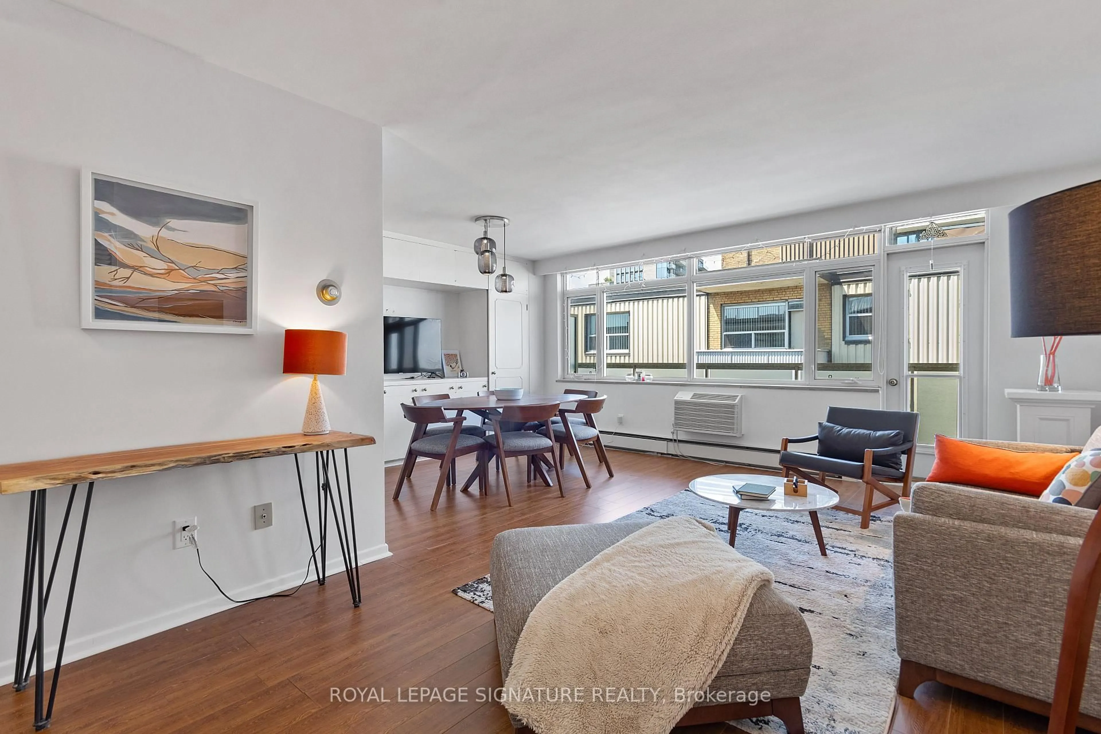 Living room with furniture, unknown for 581 Avenue Rd #1104, Toronto Ontario M4V 2K4