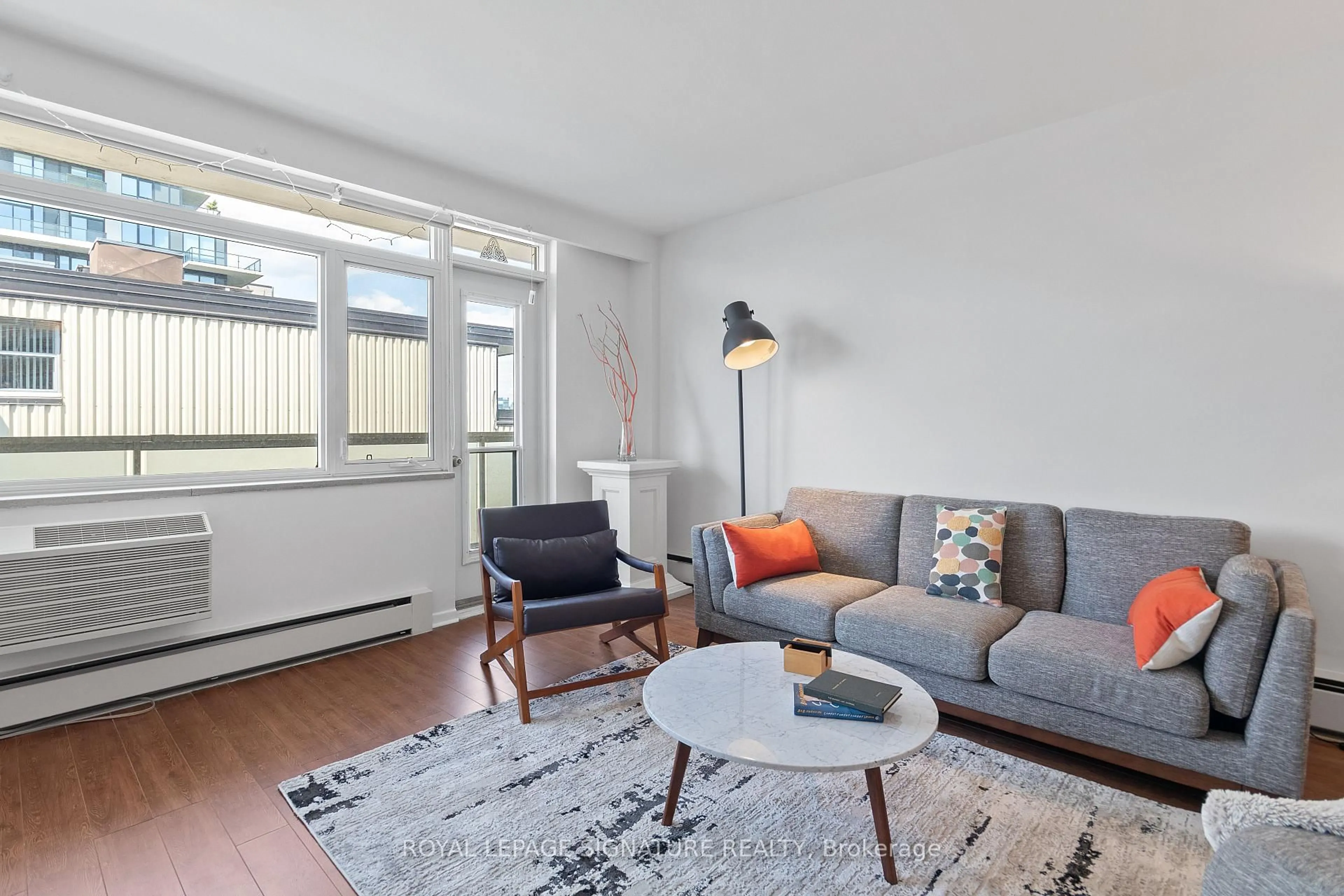 Living room with furniture, wood/laminate floor for 581 Avenue Rd #1104, Toronto Ontario M4V 2K4