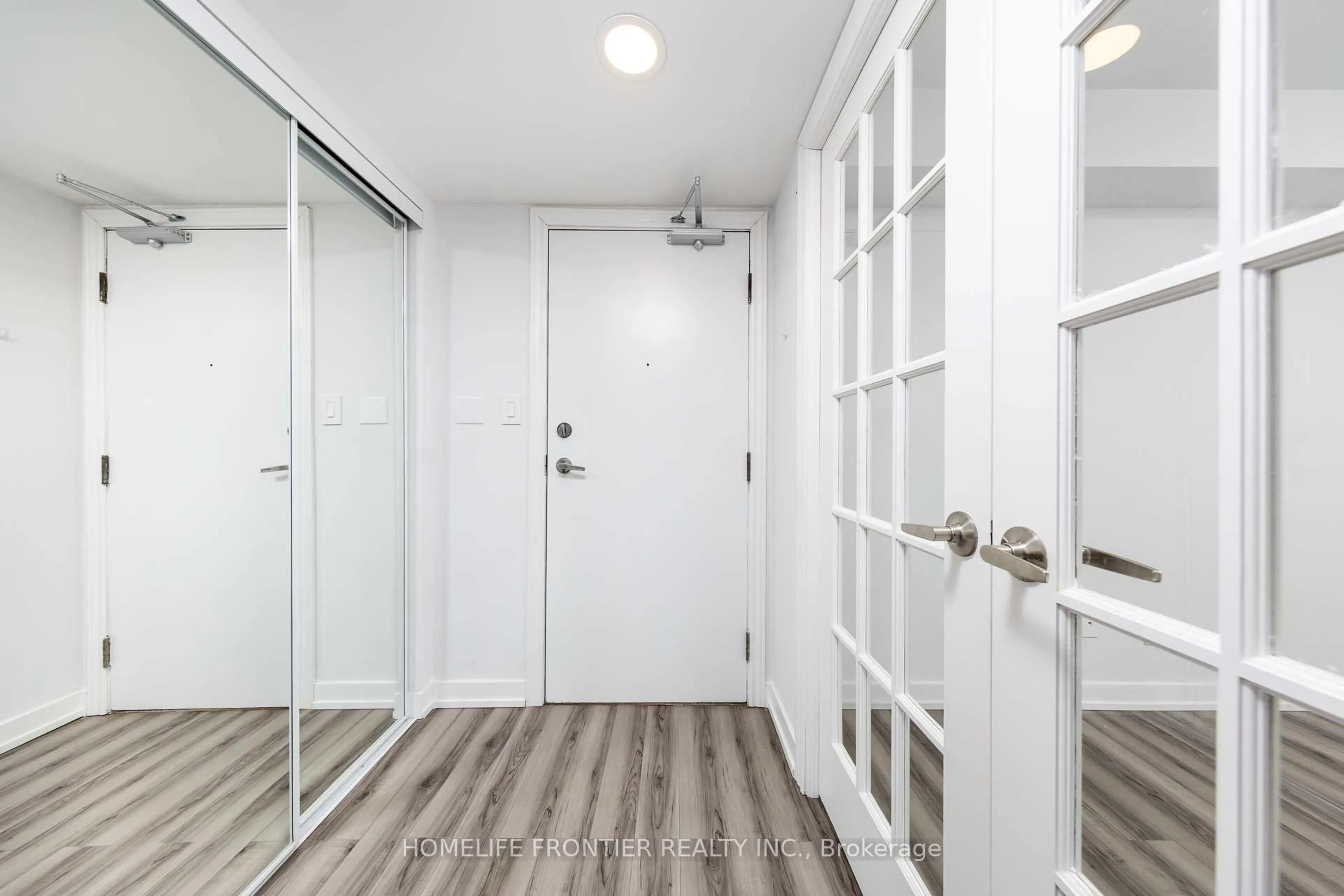 Indoor entryway for 3 Rean Dr #2505, Toronto Ontario M2K 3C2