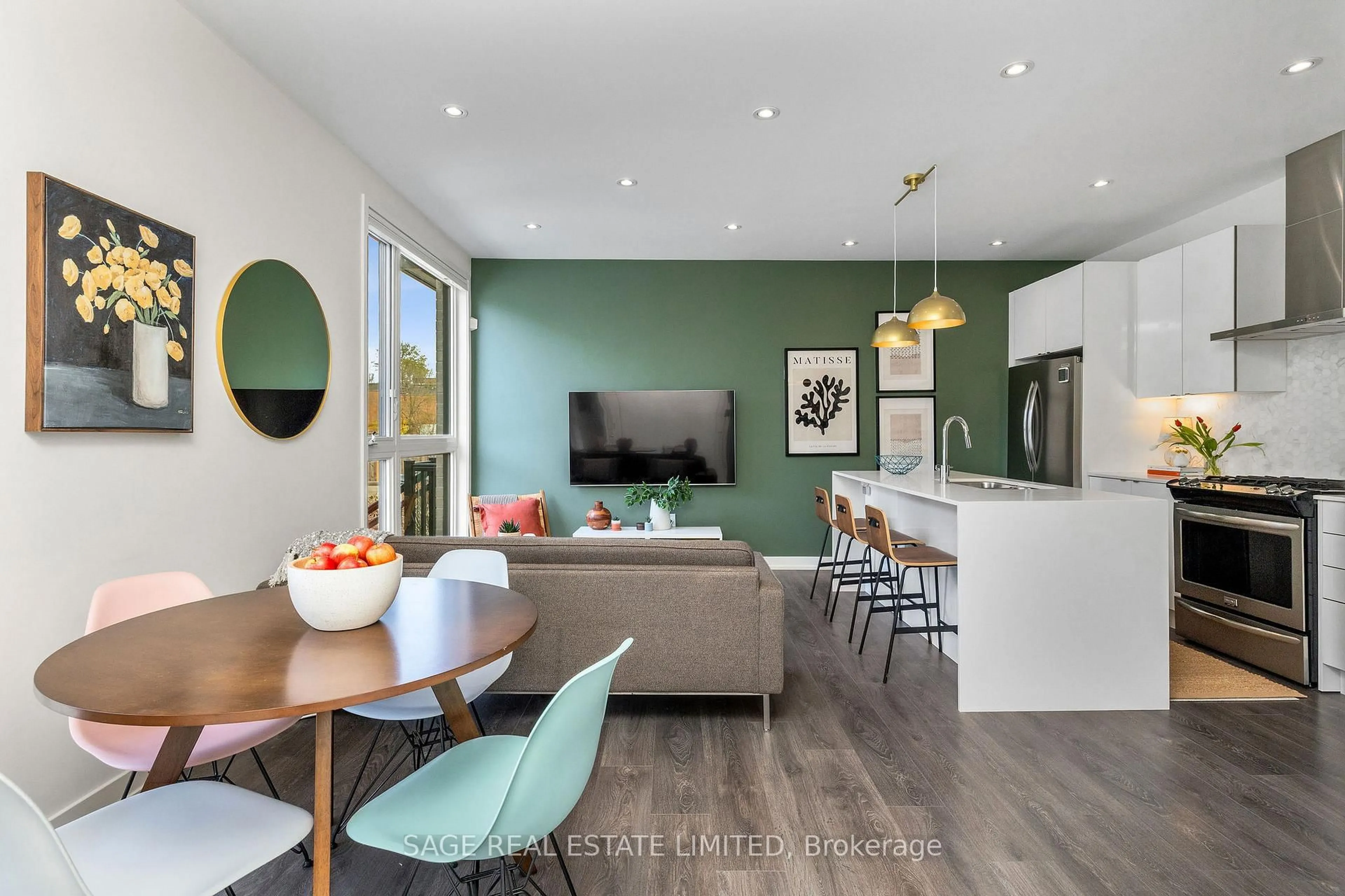 Open concept kitchen, wood/laminate floor for 39 Florence St #TH4, Toronto Ontario M6K 0C5