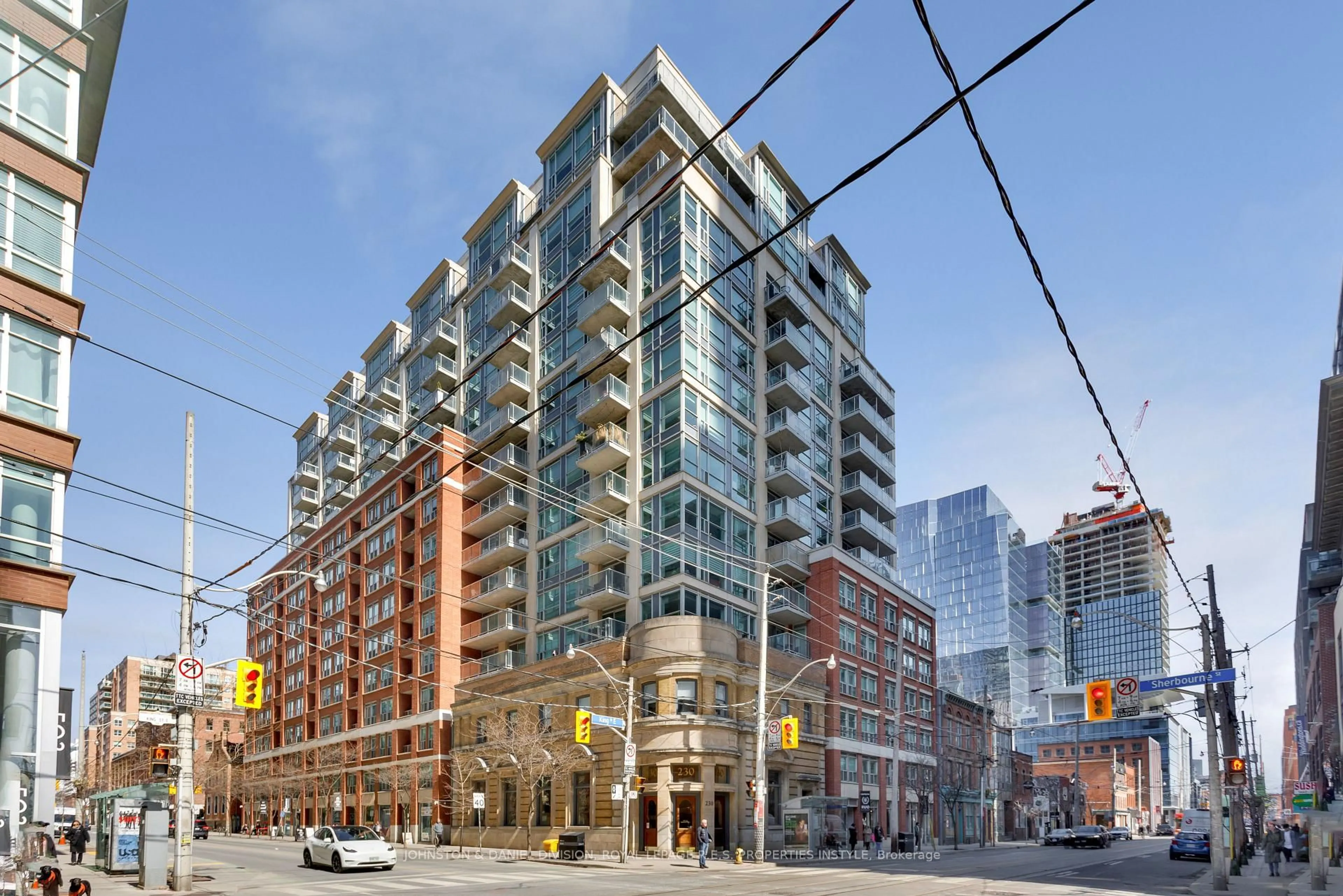 Patio, building for 230 King St #1019, Toronto Ontario M5A 1K5