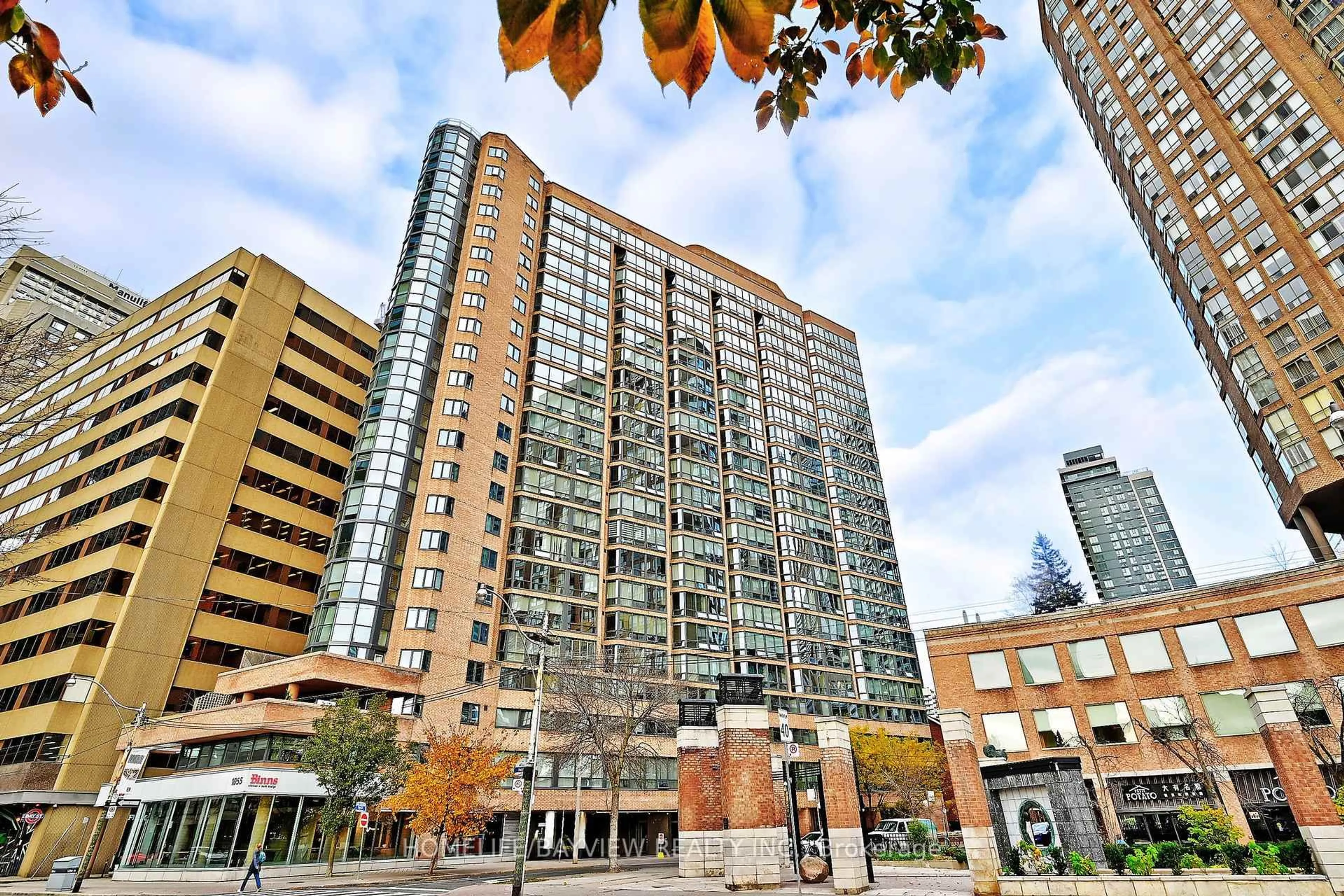 Patio, unknown for 1055 Bay St #1111, Toronto Ontario M5S 3A3