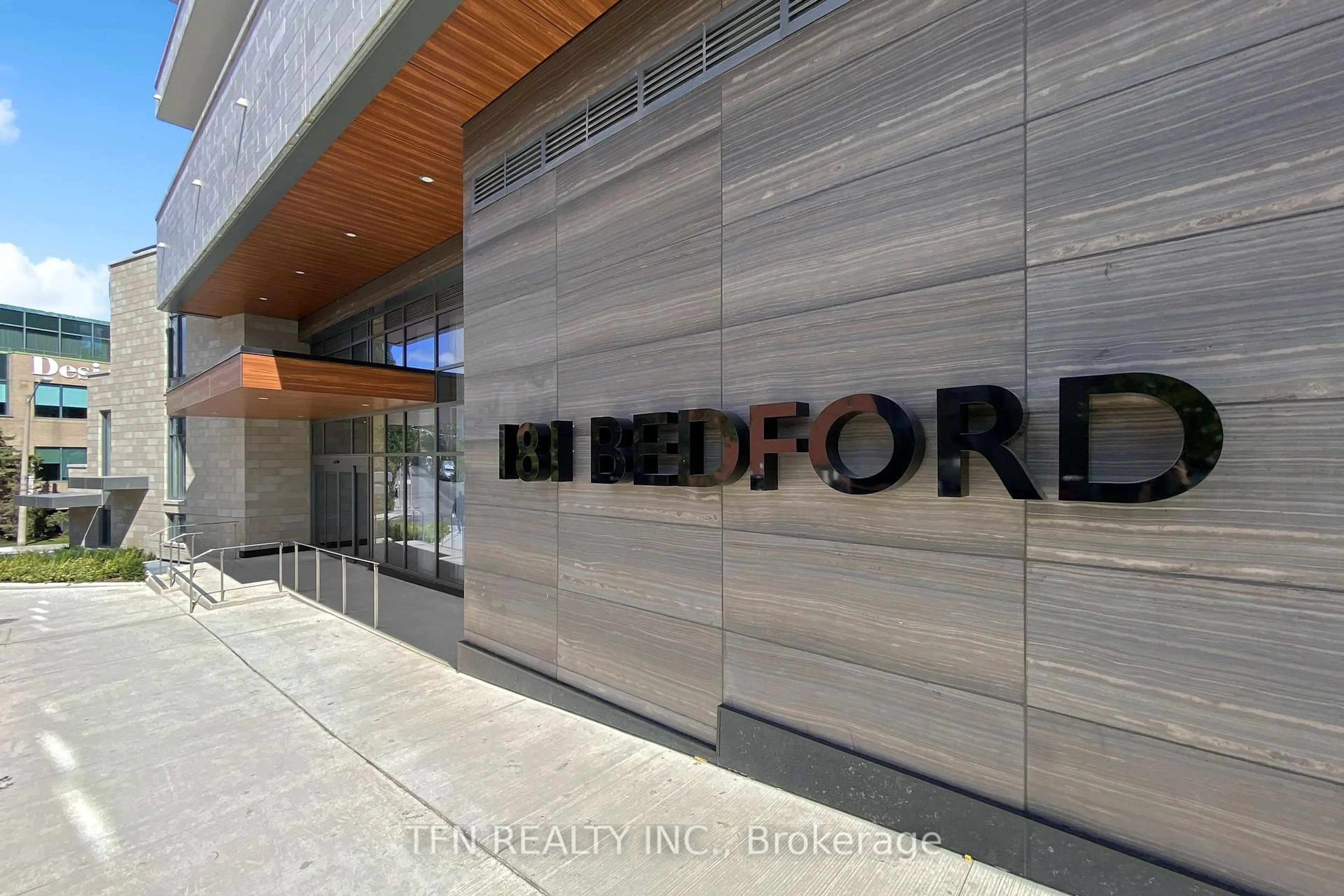 Indoor foyer for 181 Bedford Rd #409, Toronto Ontario M5R 0C2
