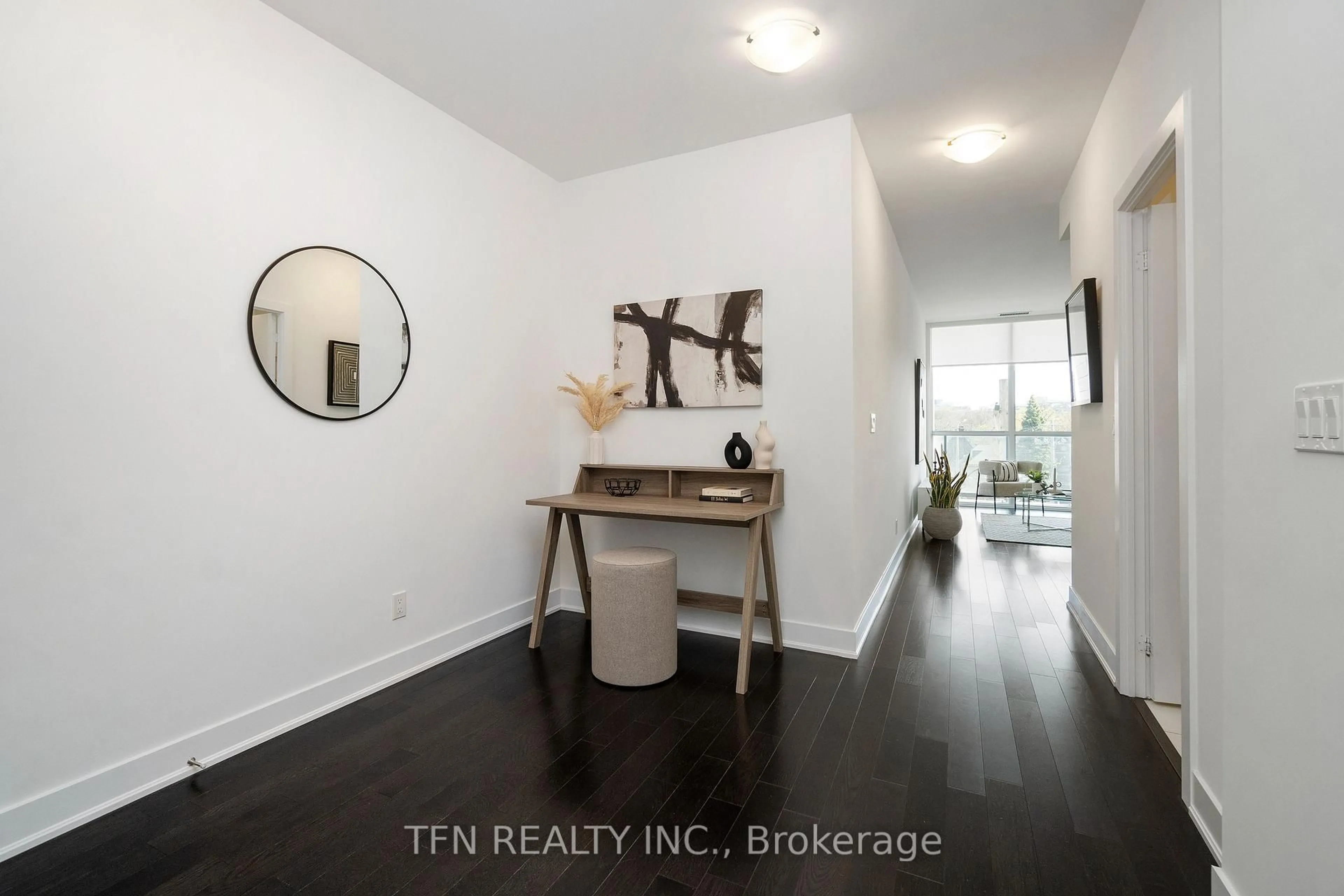 Indoor entryway for 181 Bedford Rd #409, Toronto Ontario M5R 0C2