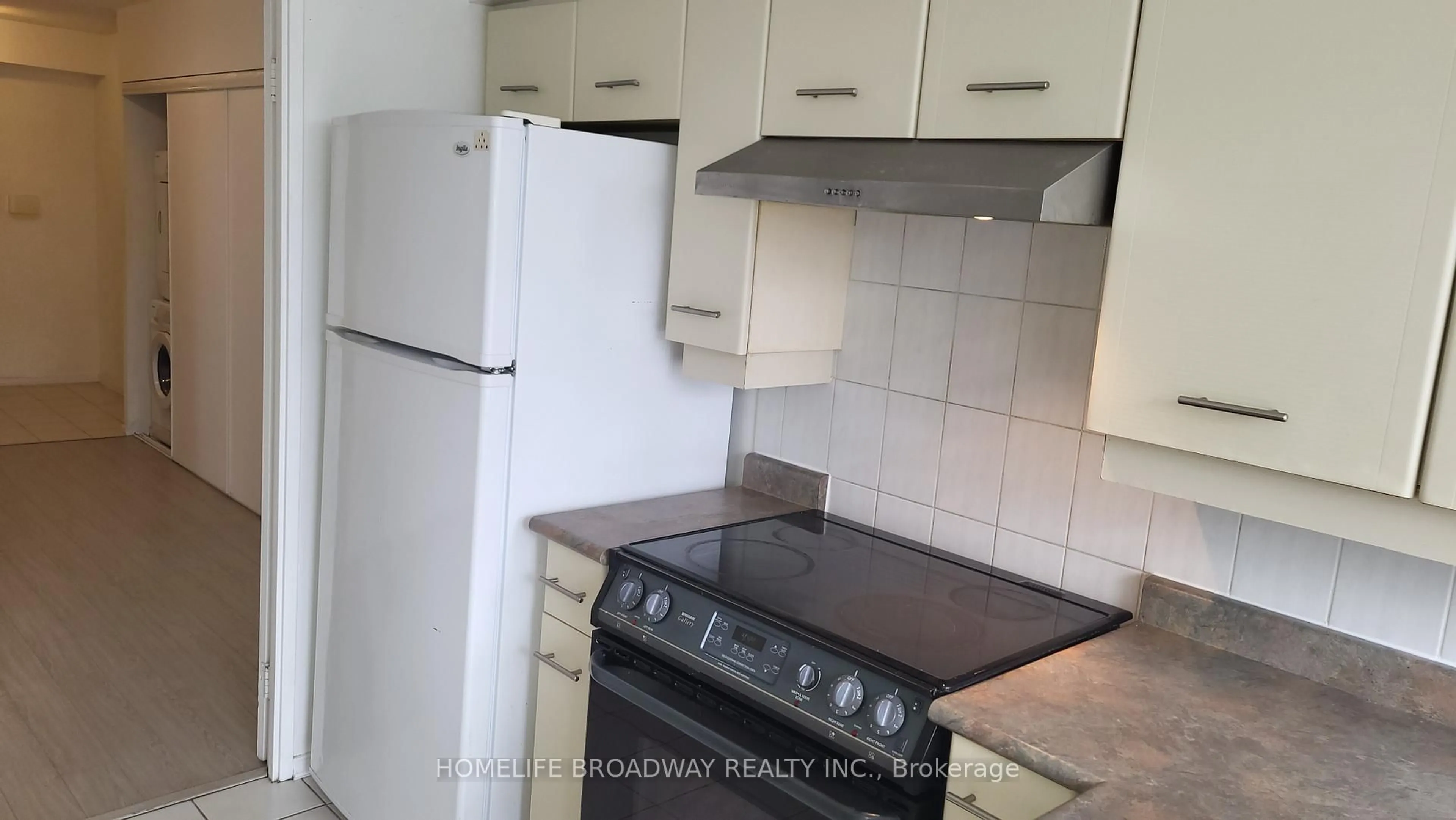 Standard kitchen, unknown for 30 Greenfield Ave #1711, Toronto Ontario M2N 6N3
