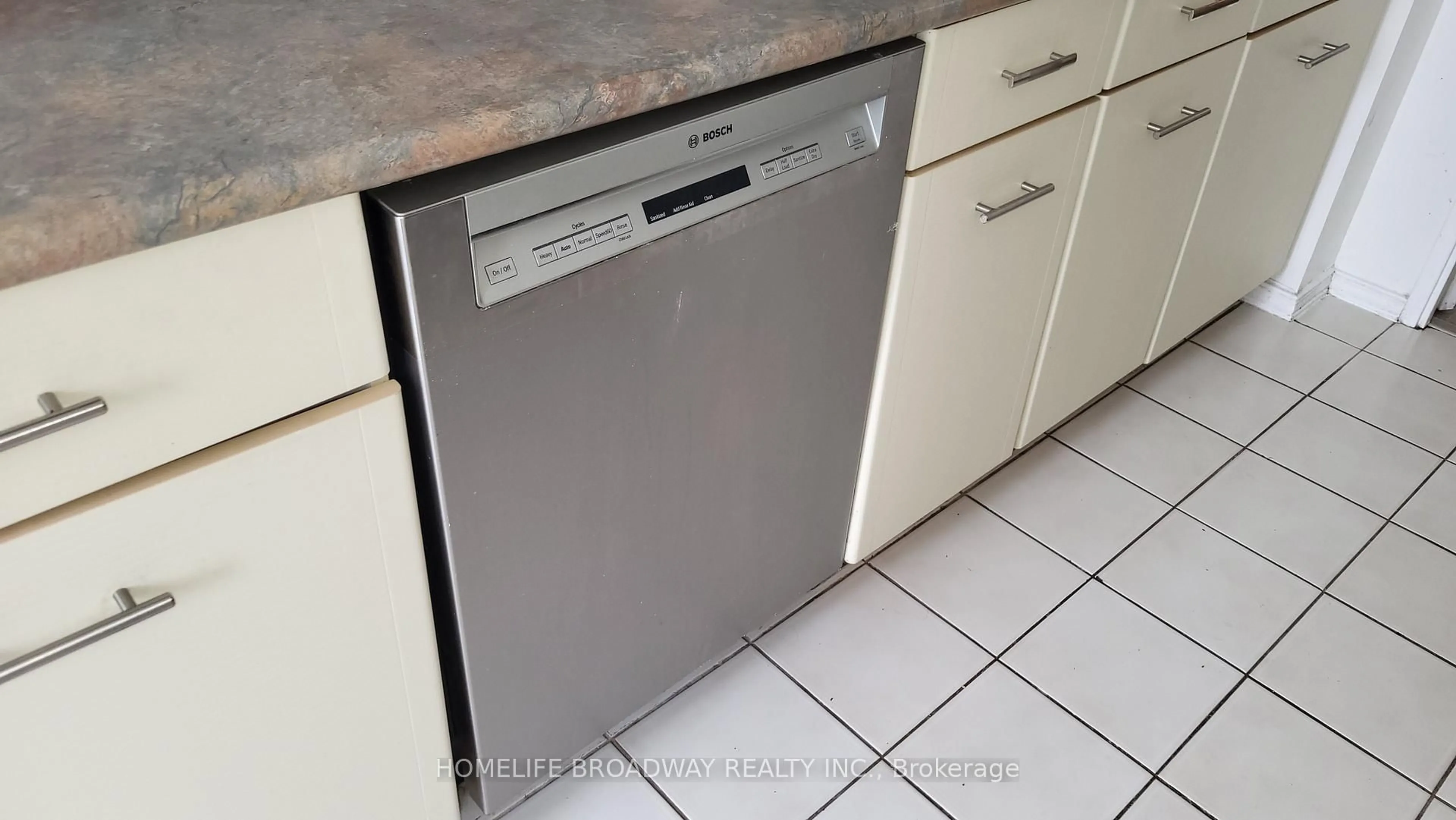 Standard kitchen, unknown for 30 Greenfield Ave #1711, Toronto Ontario M2N 6N3