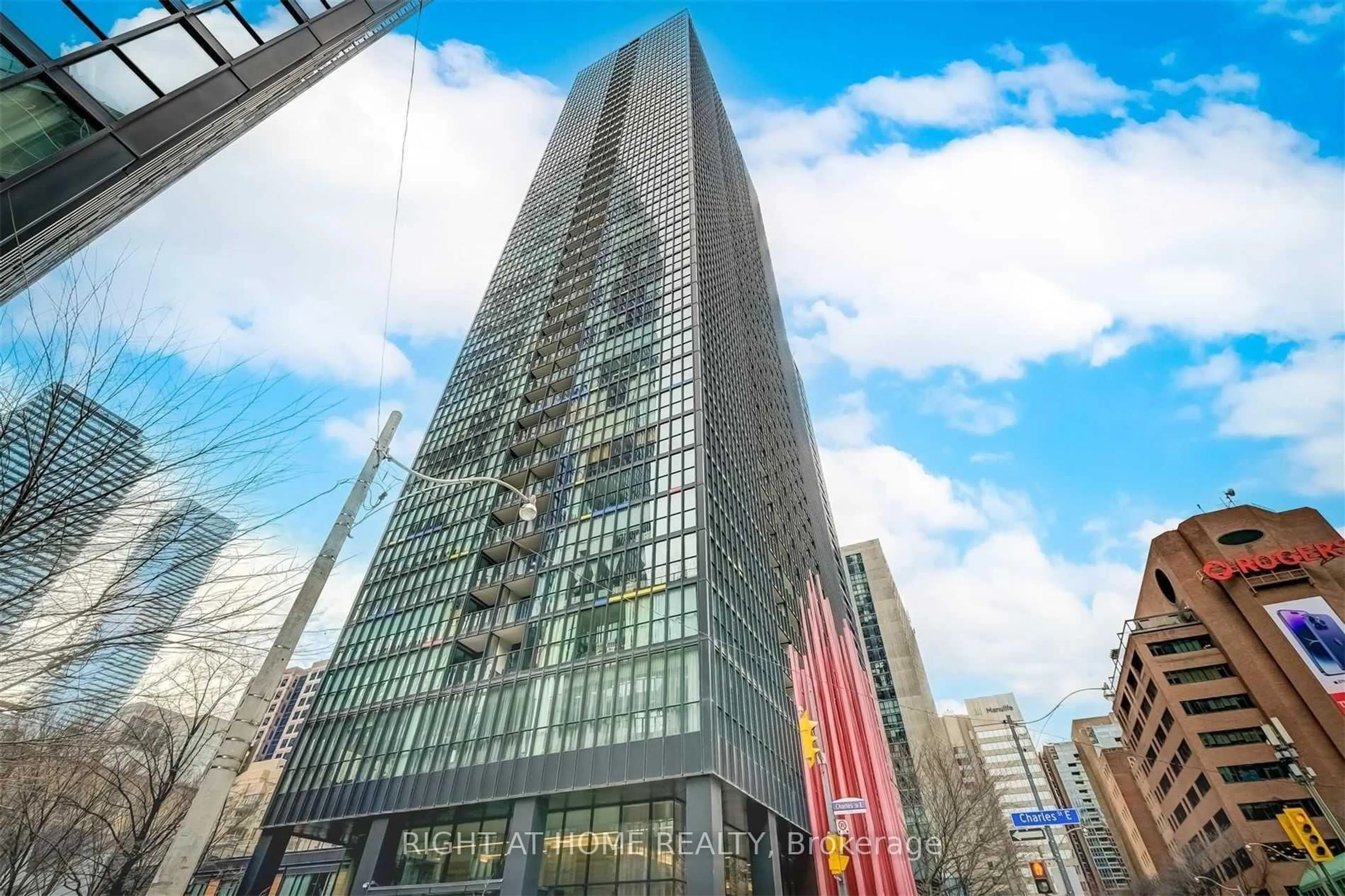 Indoor foyer for 110 charles St #406, Toronto Ontario M4Y 1T5