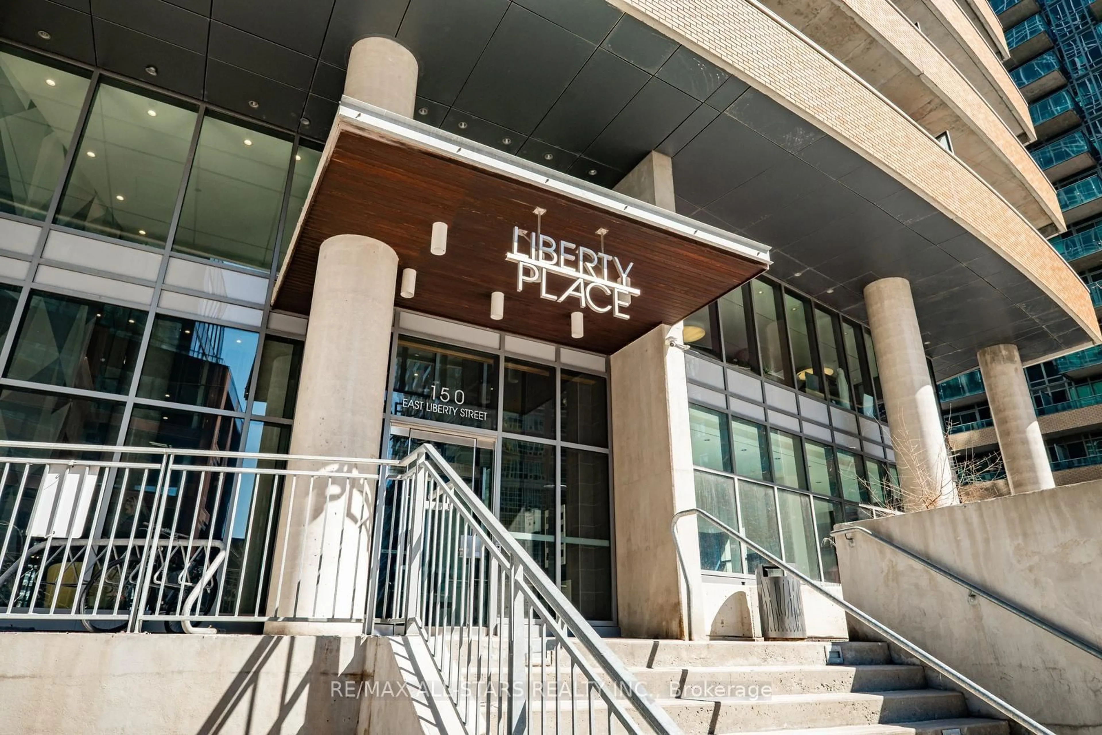 Indoor foyer for 150 East Liberty St #605, Toronto Ontario M6K 3R5