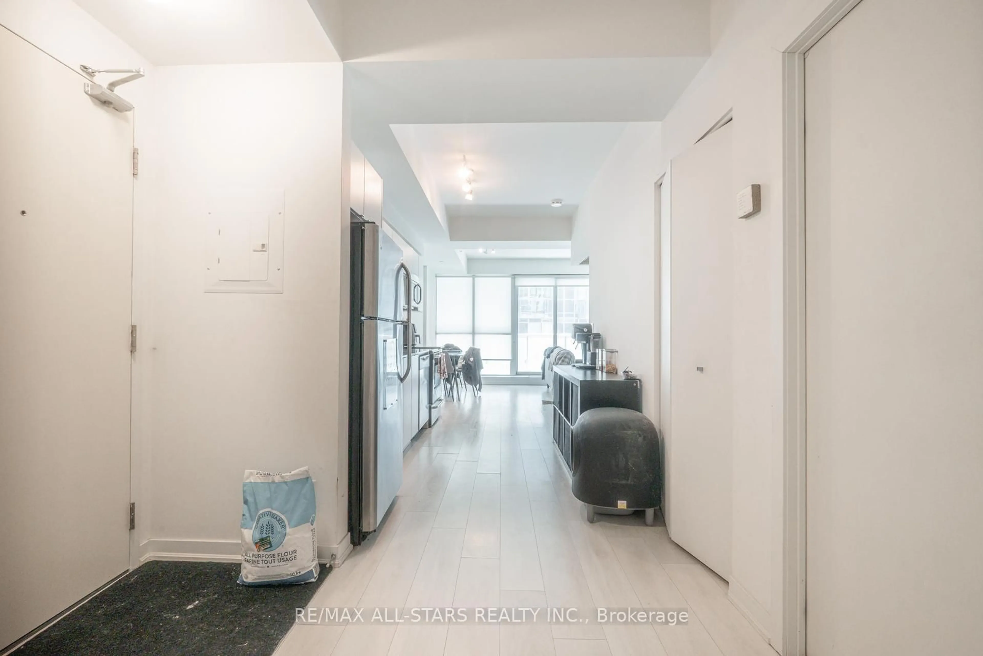Indoor foyer for 150 East Liberty St #605, Toronto Ontario M6K 3R5