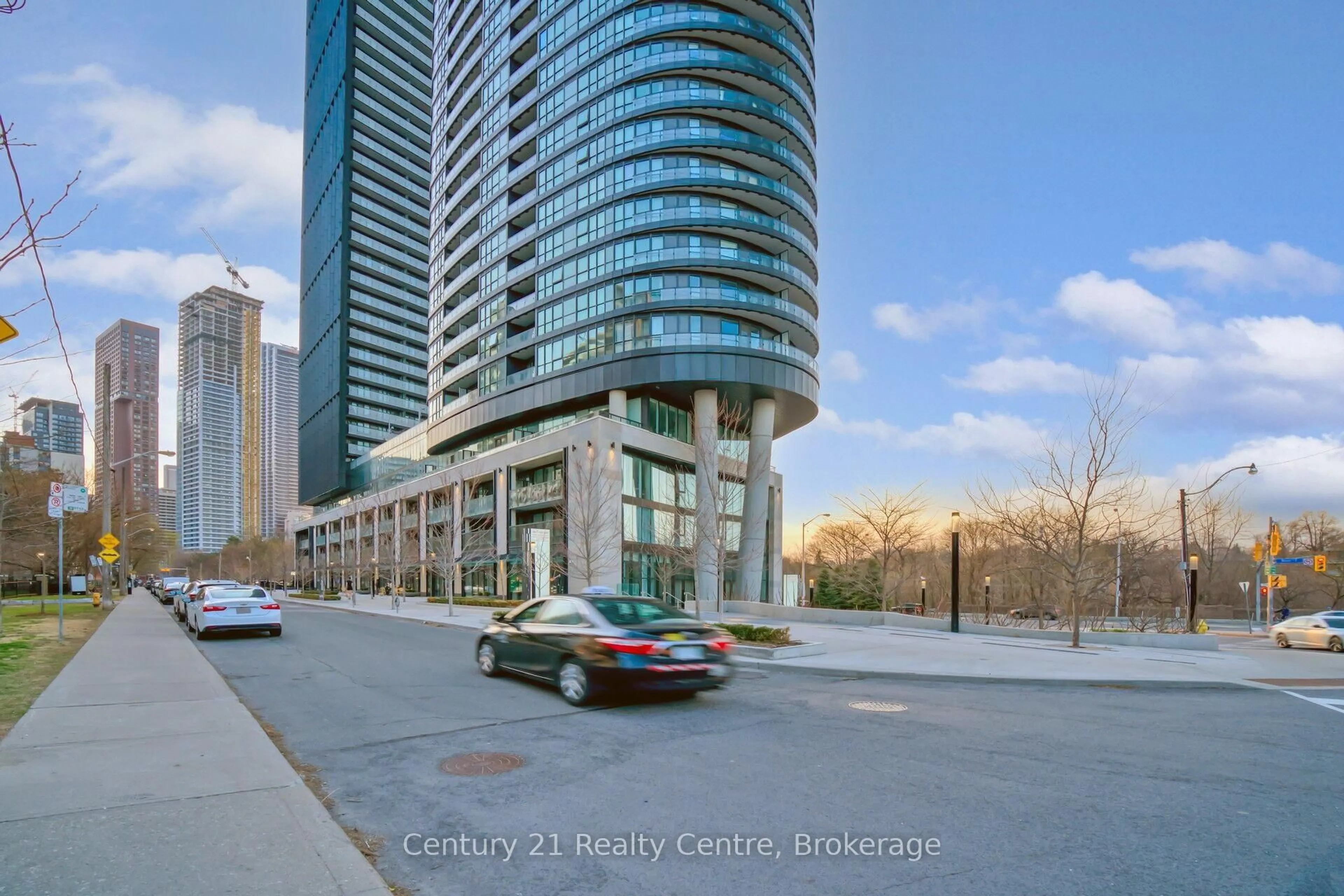 Indoor foyer for 585 Bloor St E . St #524, Toronto Ontario M4W 0B3