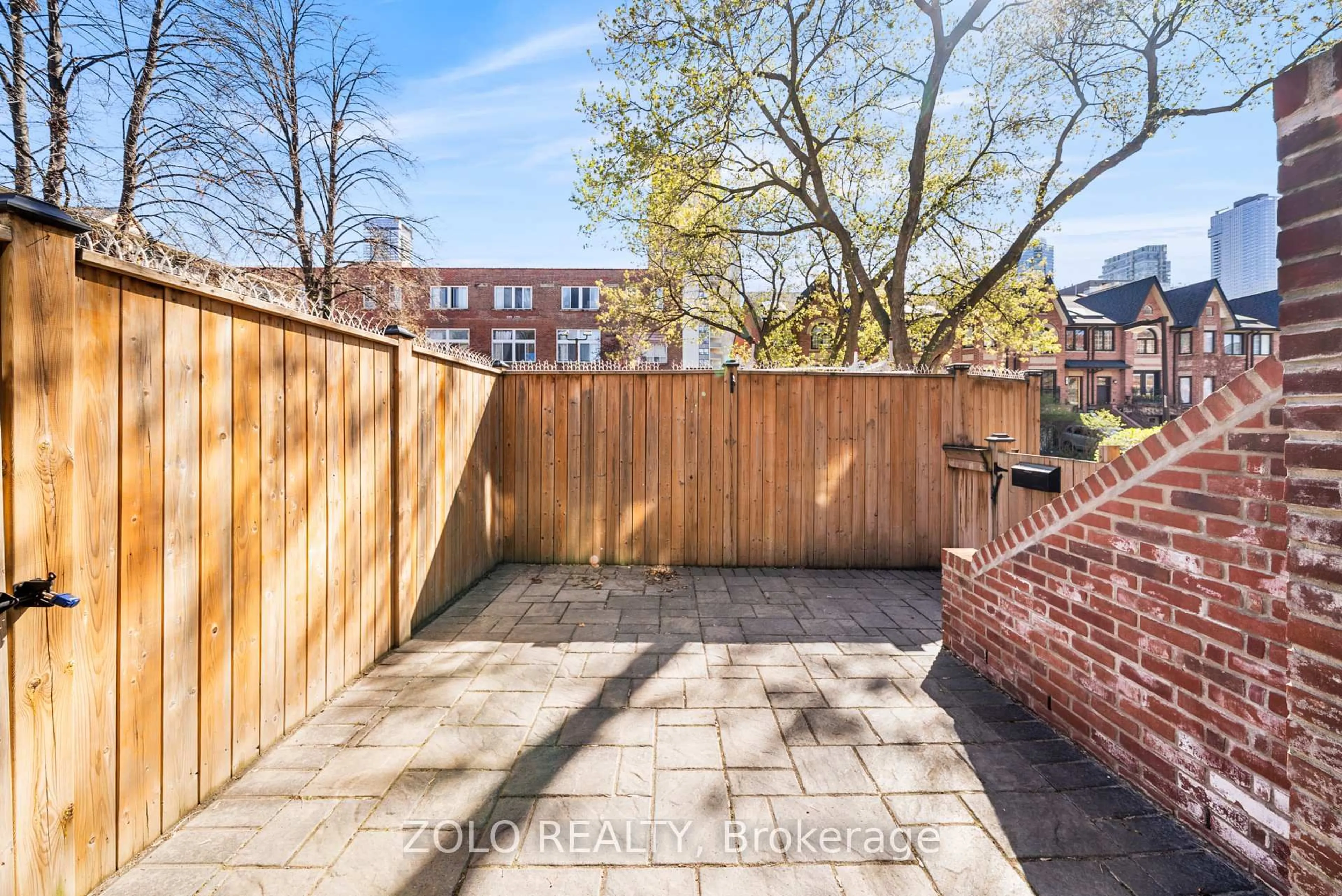 Patio, street for 58 Soho Sq, Toronto Ontario M5T 2Z4