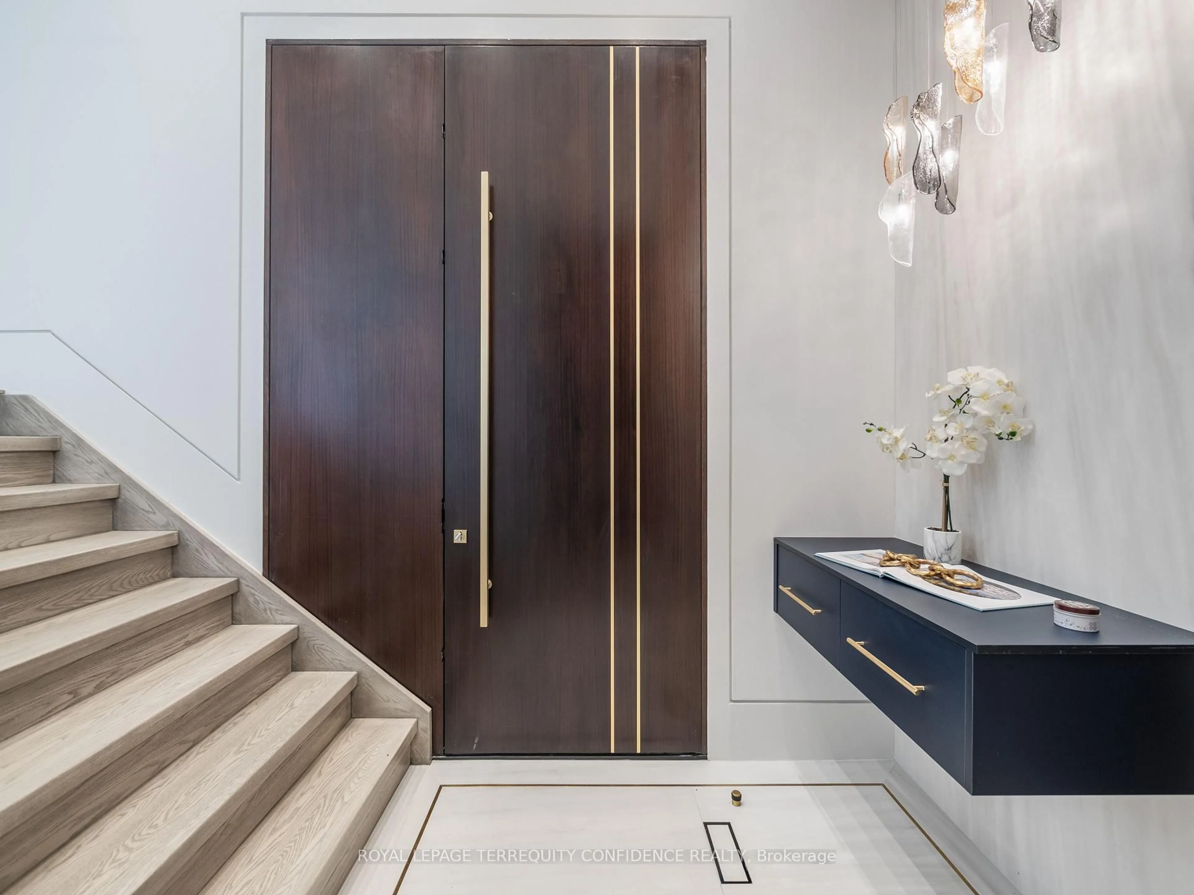 Indoor entryway for 49 Abitibi Ave, Toronto Ontario M2M 2V3