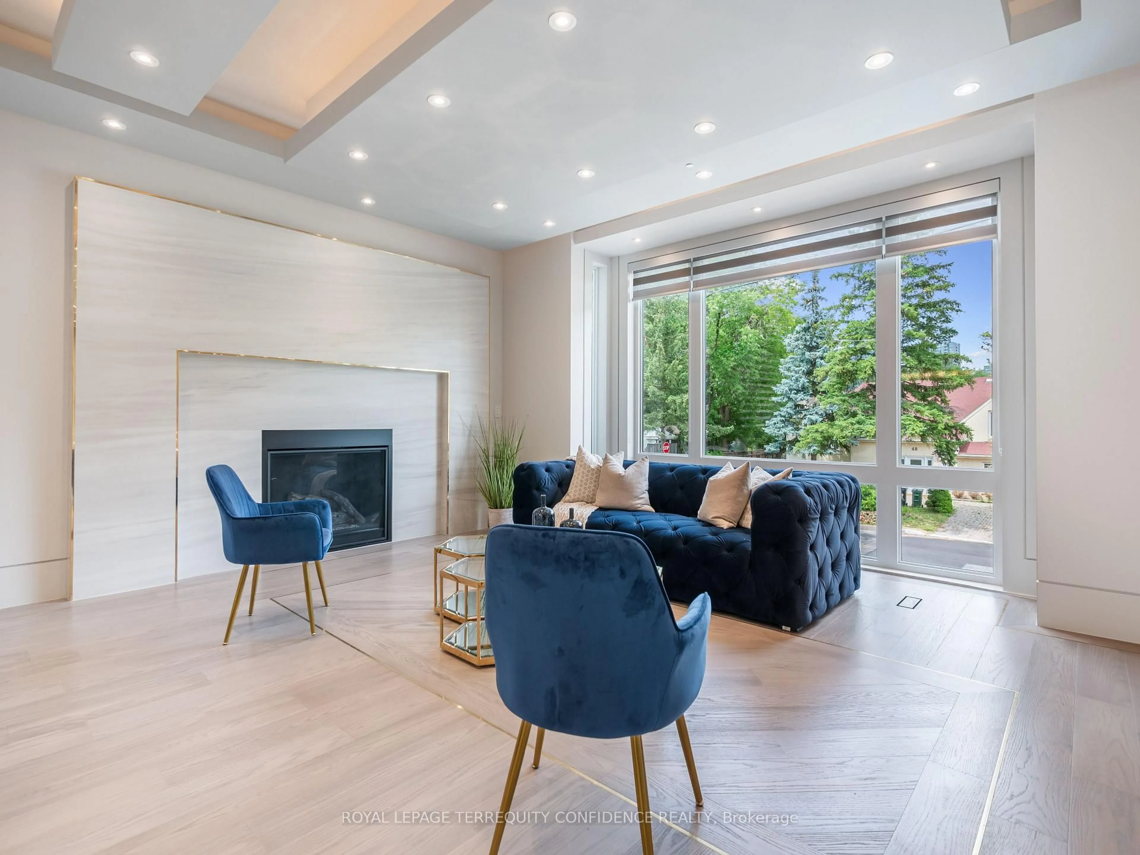 Living room with furniture, unknown for 49 Abitibi Ave, Toronto Ontario M2M 2V3