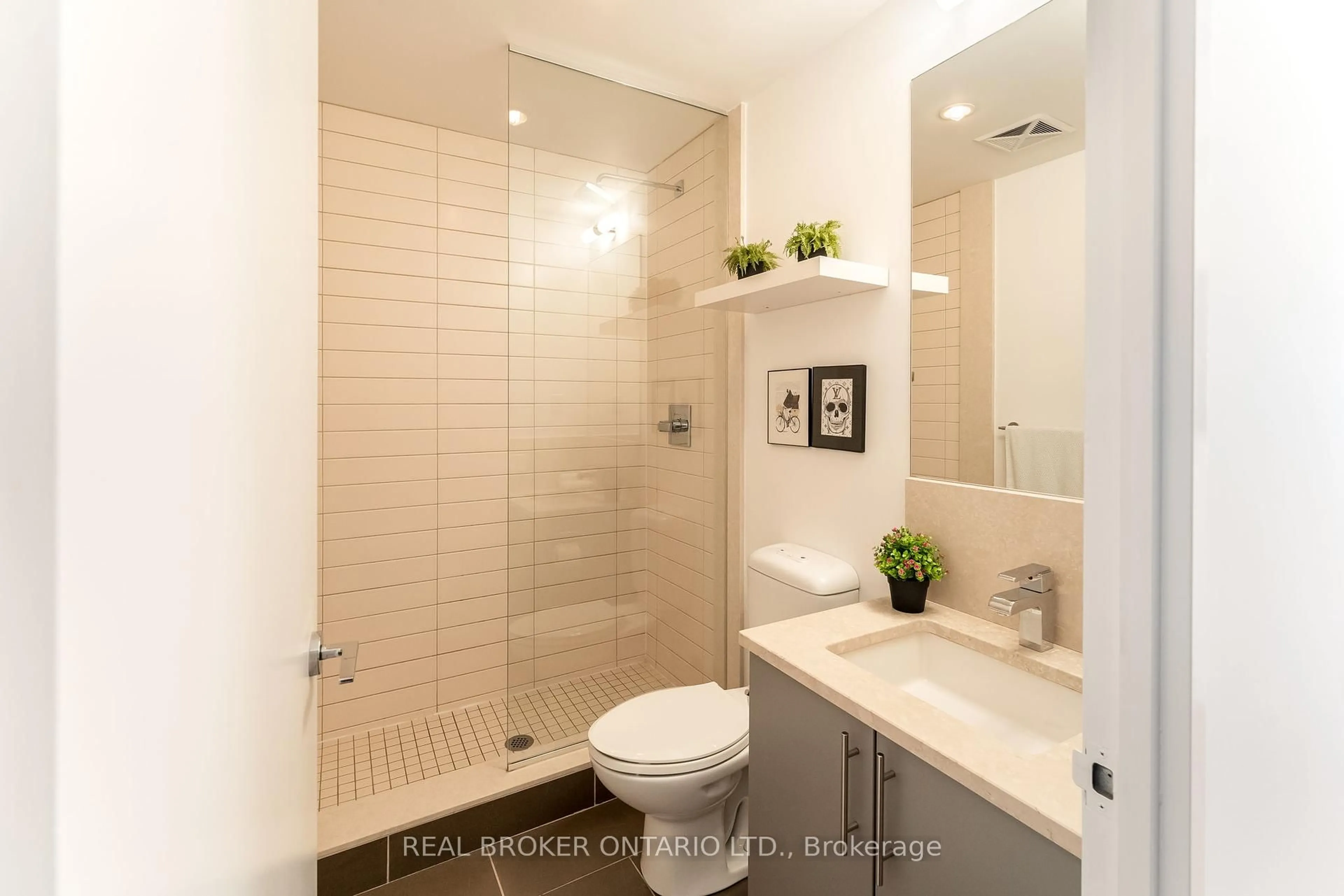 Standard bathroom, ceramic/tile floor for 83 Redpath Ave #1309, Toronto Ontario M4S 0A2