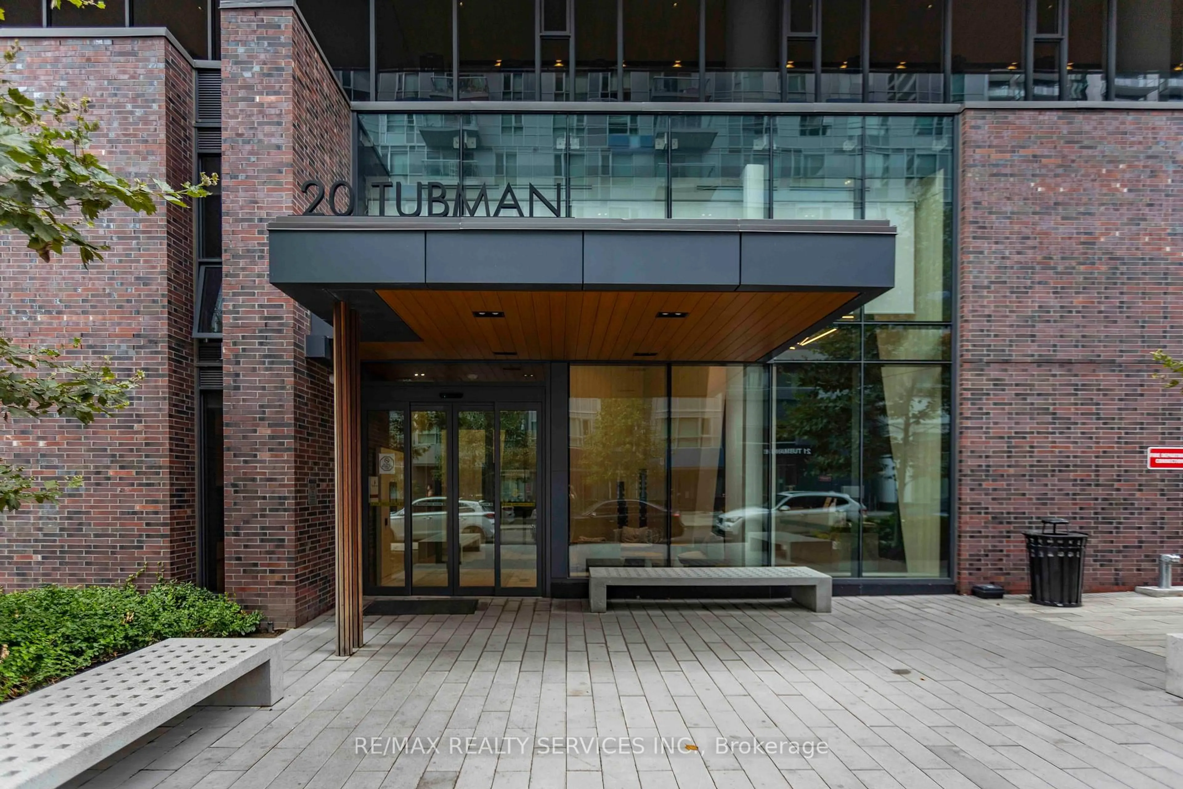 Indoor foyer for 20 Tubman Ave #403, Toronto Ontario M5A 0M8