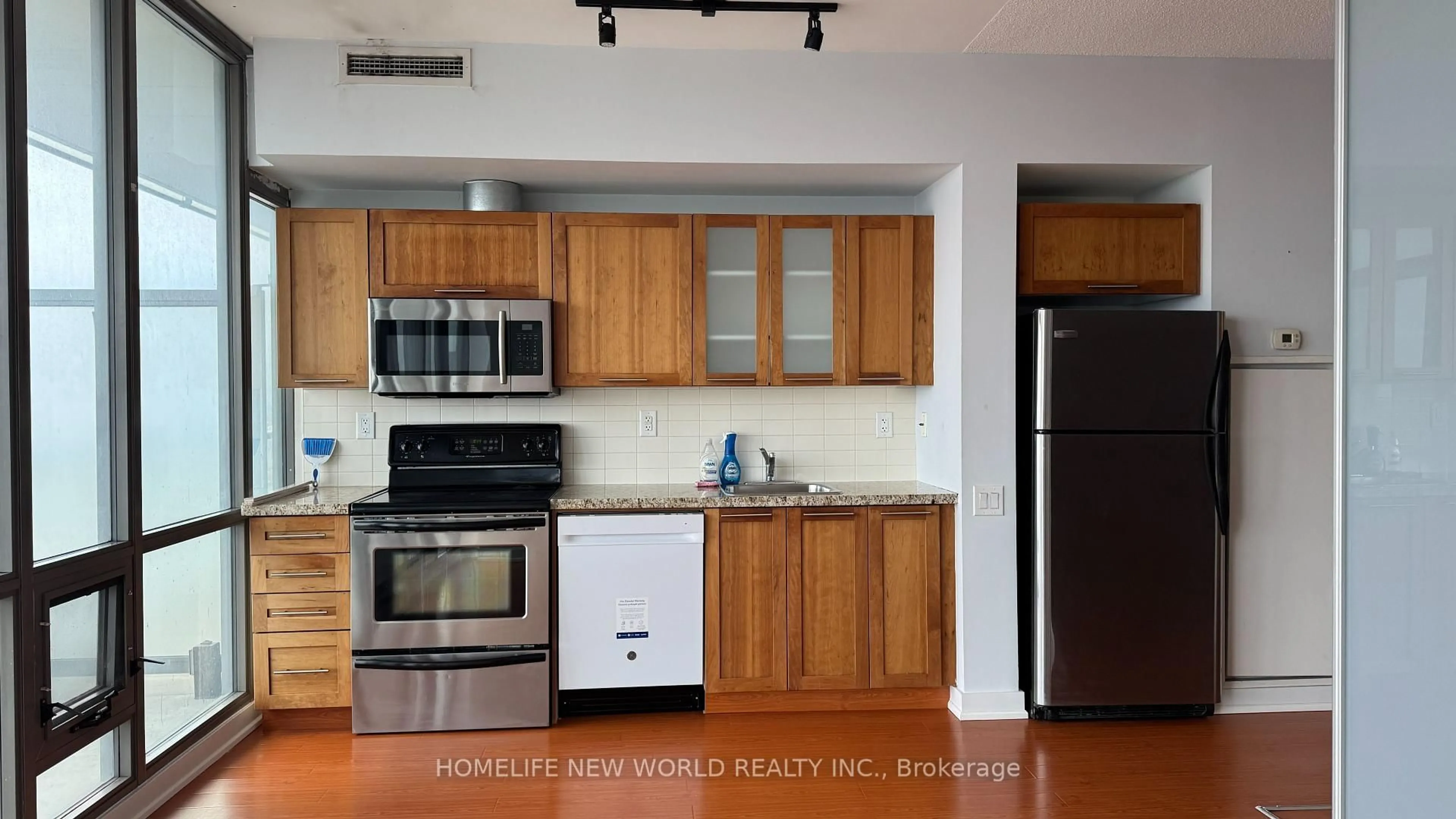 Standard kitchen, unknown for 33 Mill St #2303, Toronto Ontario M5A 3R3
