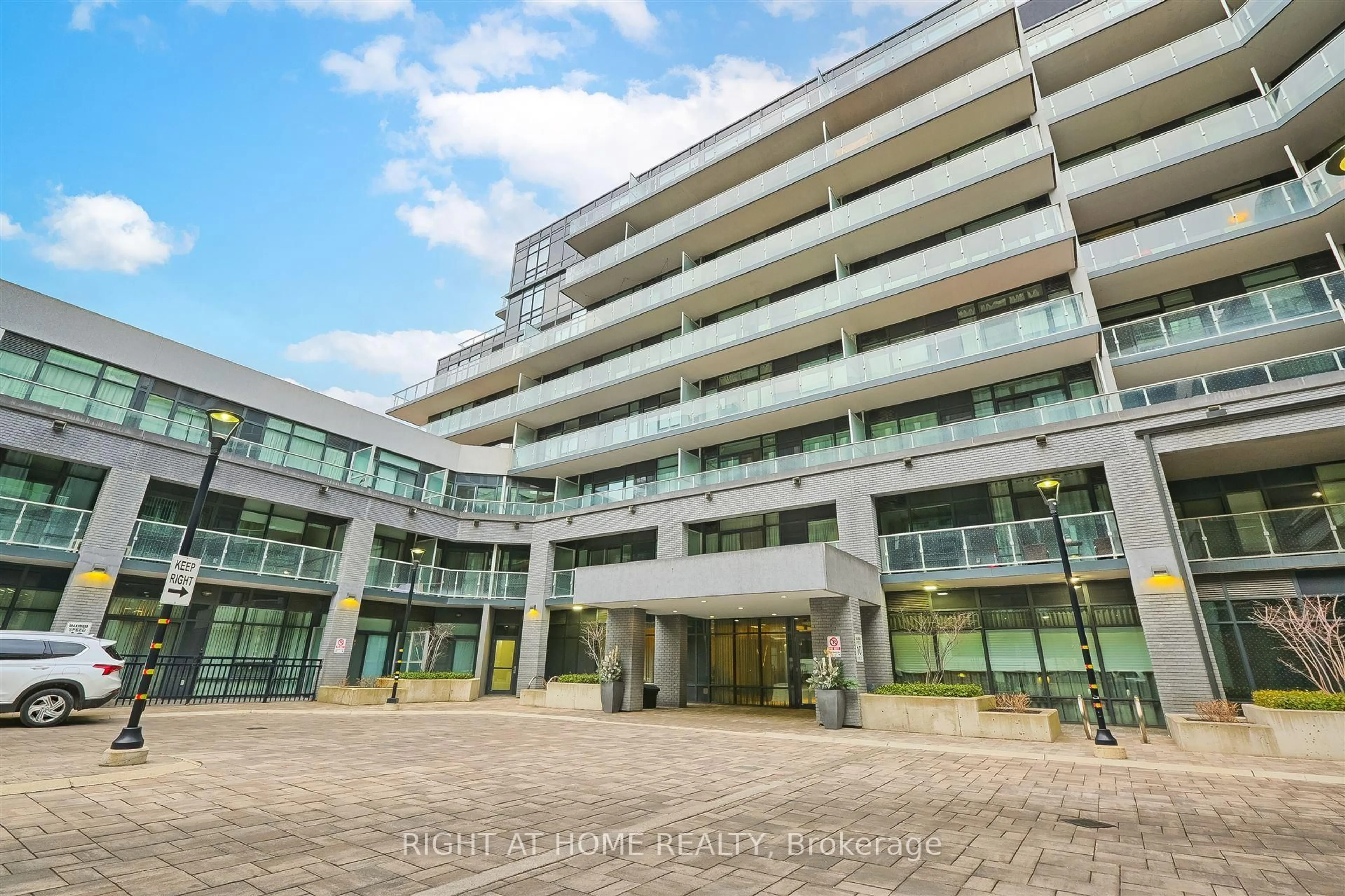 Indoor foyer for 621 Sheppard Ave #321, Toronto Ontario M2K 1B5