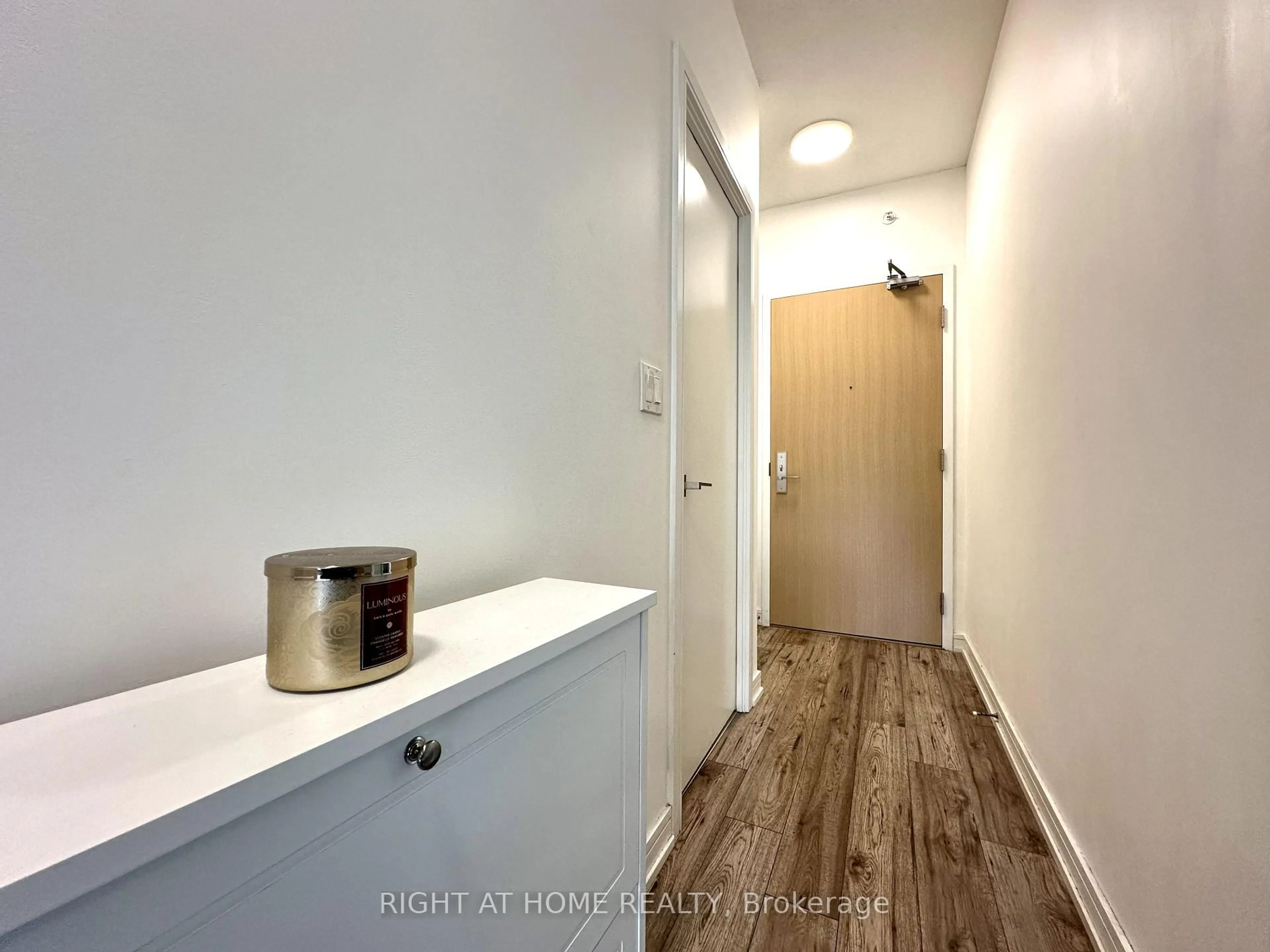 Indoor entryway for 621 Sheppard Ave #321, Toronto Ontario M2K 1B5