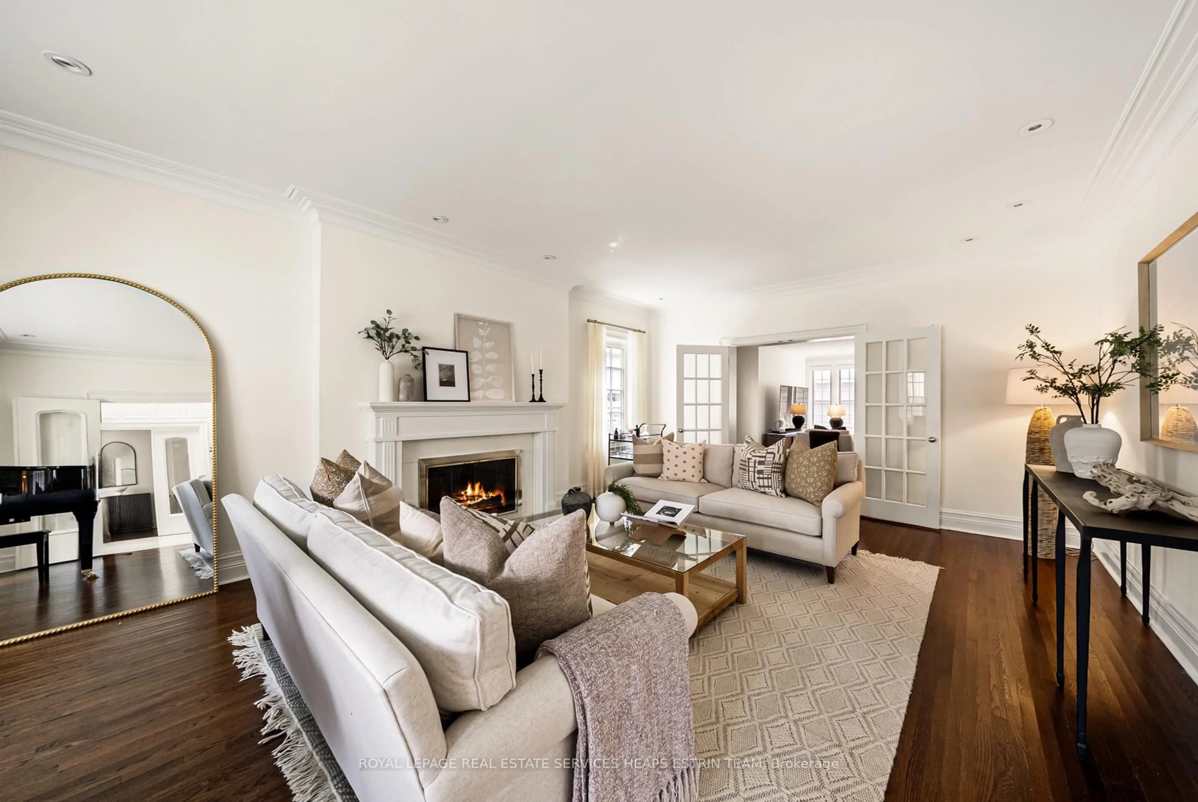 Living room with furniture, unknown for 19 Whitney Ave, Toronto Ontario M4W 2A7