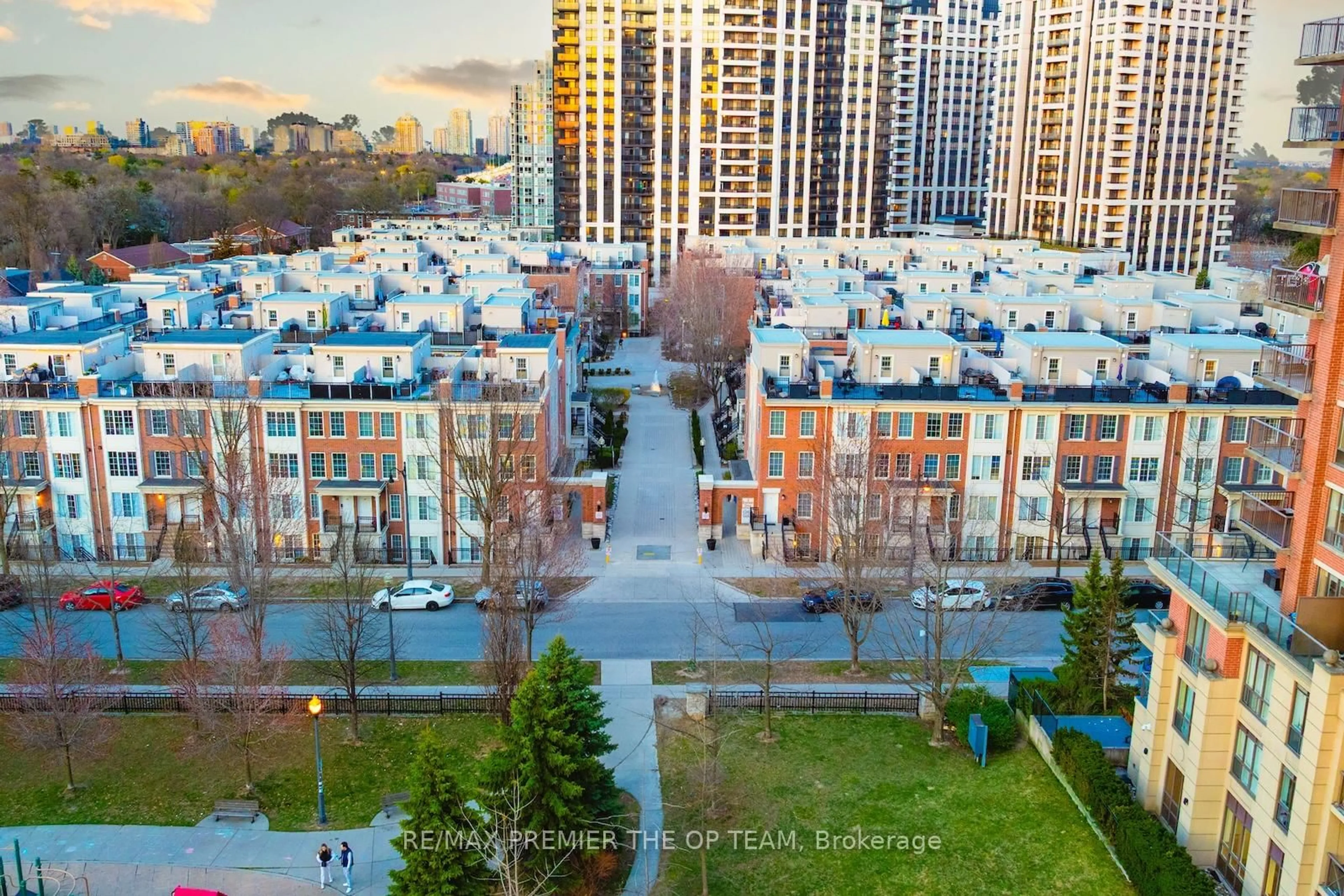 A pic from outside/outdoor area/front of a property/back of a property/a pic from drone, city buildings view from balcony for 3 Everson Dr #150, Toronto Ontario M2N 7C2