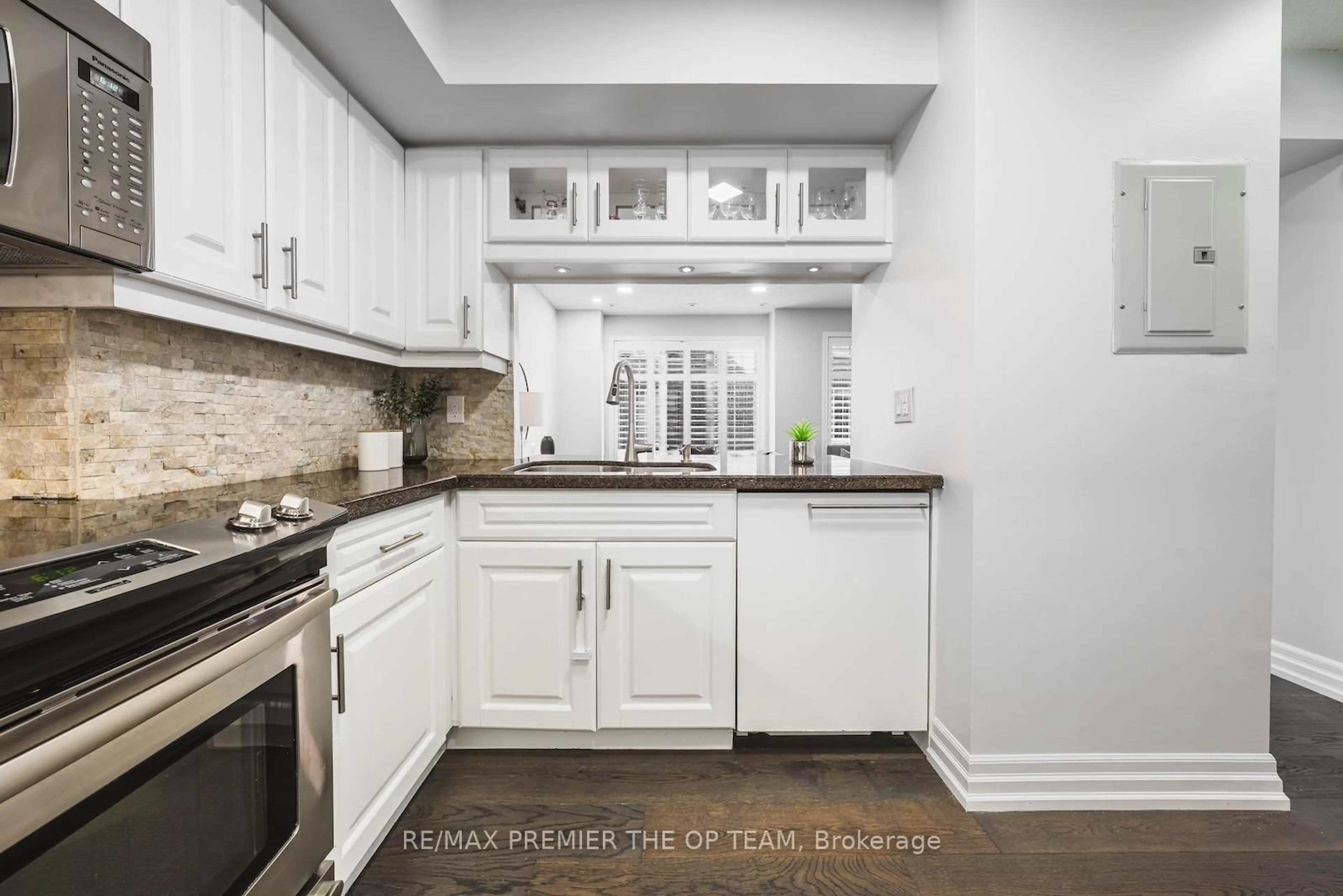 Contemporary kitchen, ceramic/tile floor for 3 Everson Dr #150, Toronto Ontario M2N 7C2