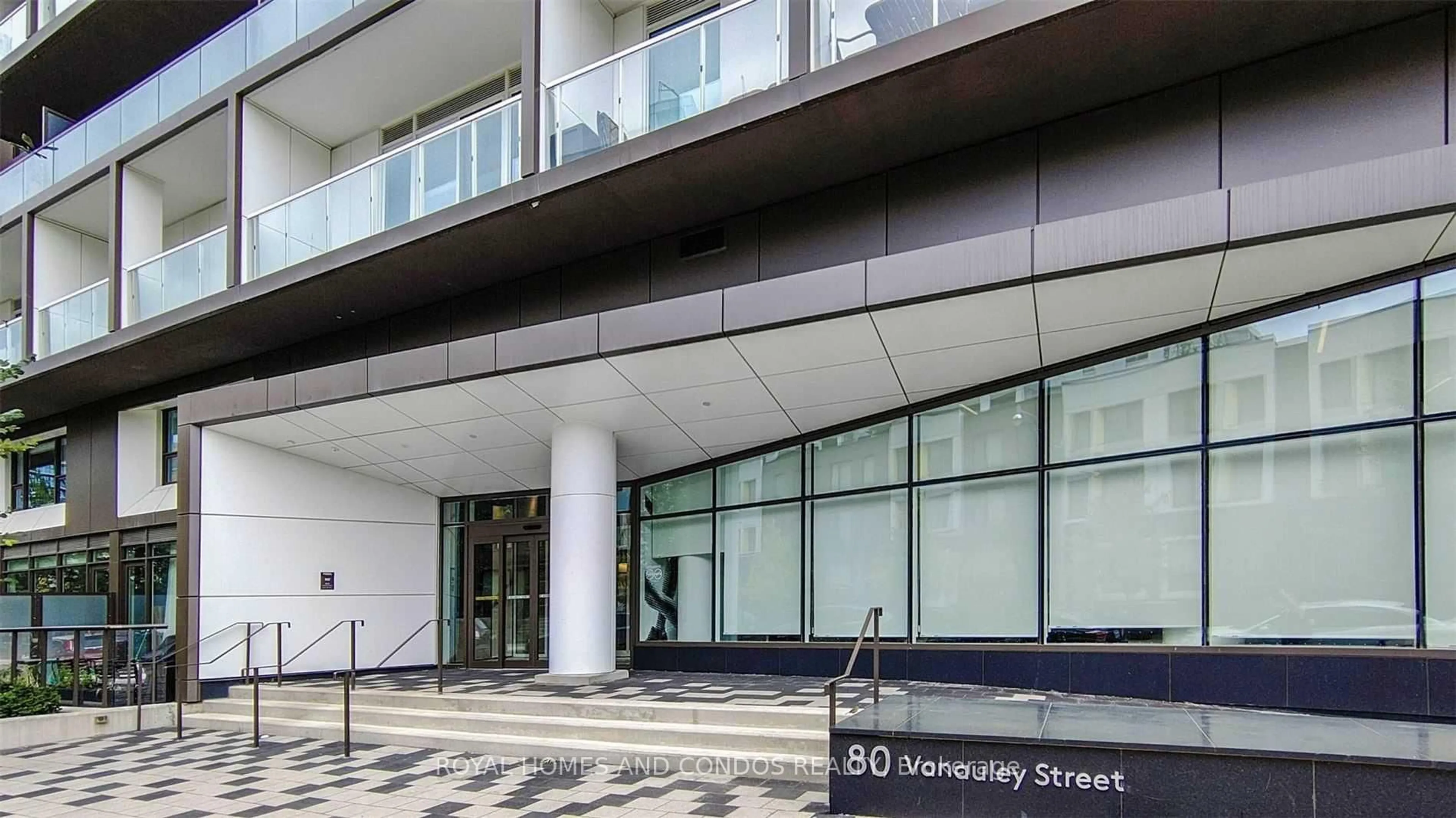 Indoor foyer for 80 Vanauley St #212, Toronto Ontario M5T 0C9