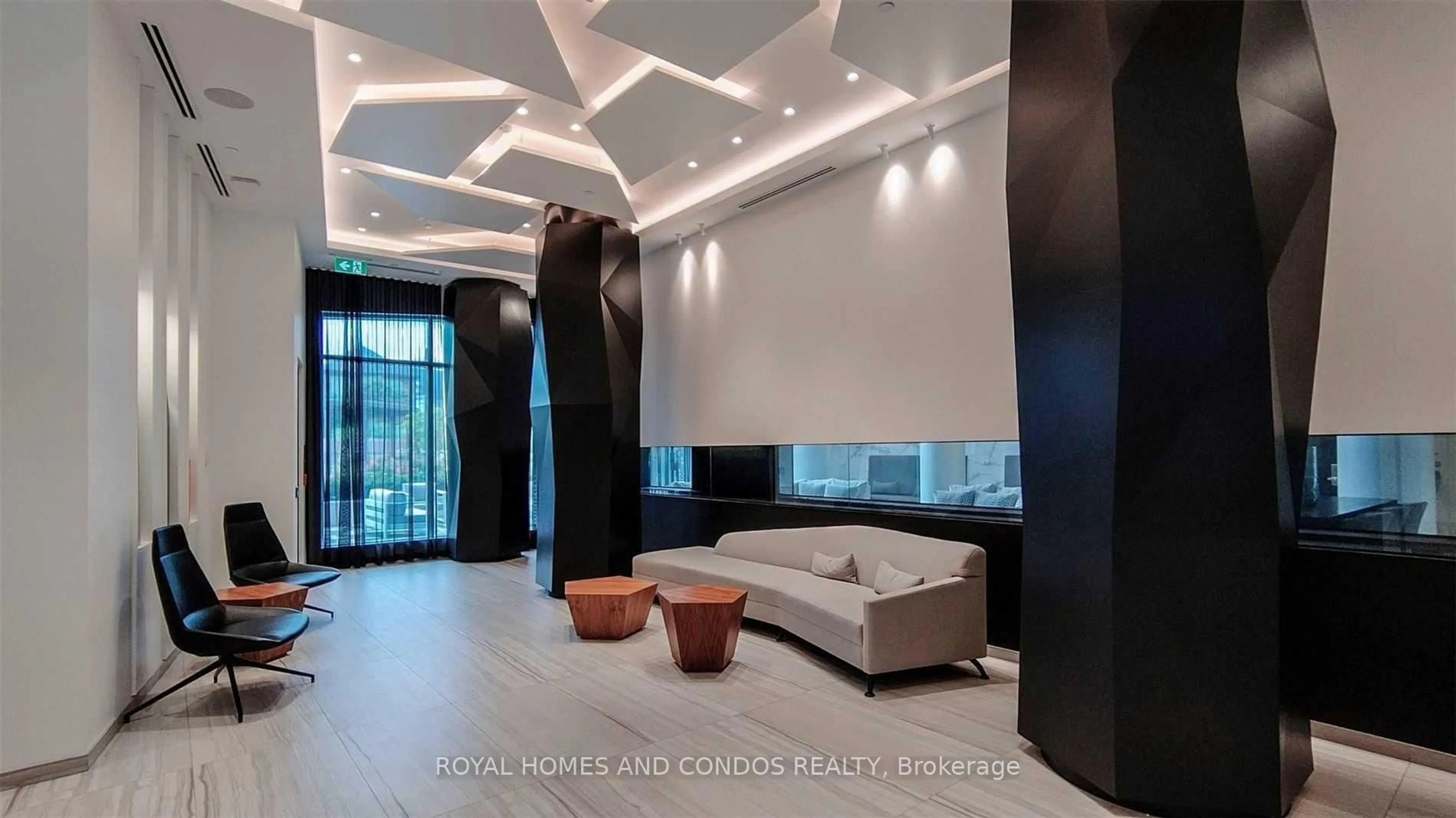 Indoor foyer for 80 Vanauley St #212, Toronto Ontario M5T 0C9