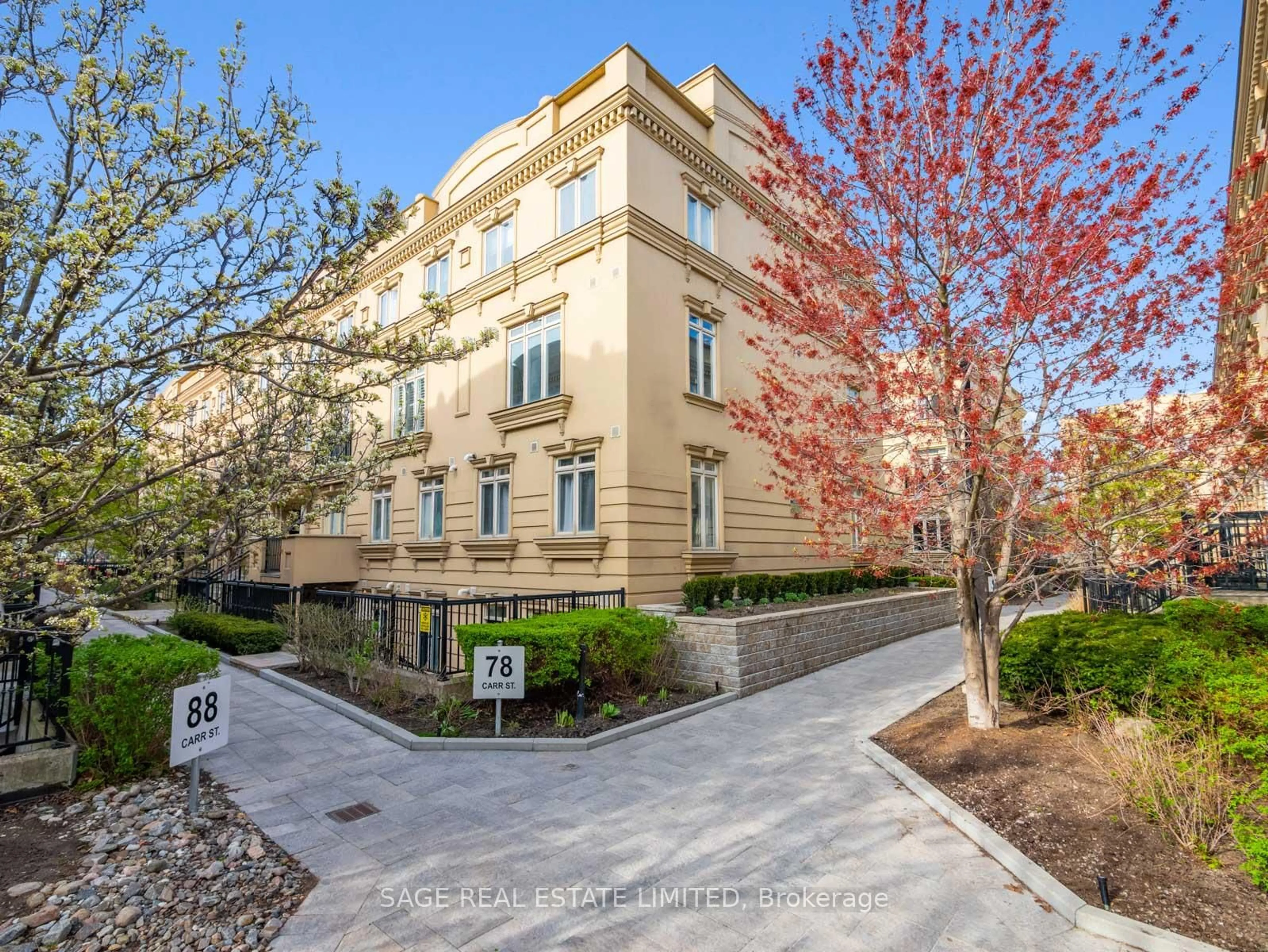 A pic from outside/outdoor area/front of a property/back of a property/a pic from drone, street for 78 Carr St #5, Toronto Ontario M5T 1B7