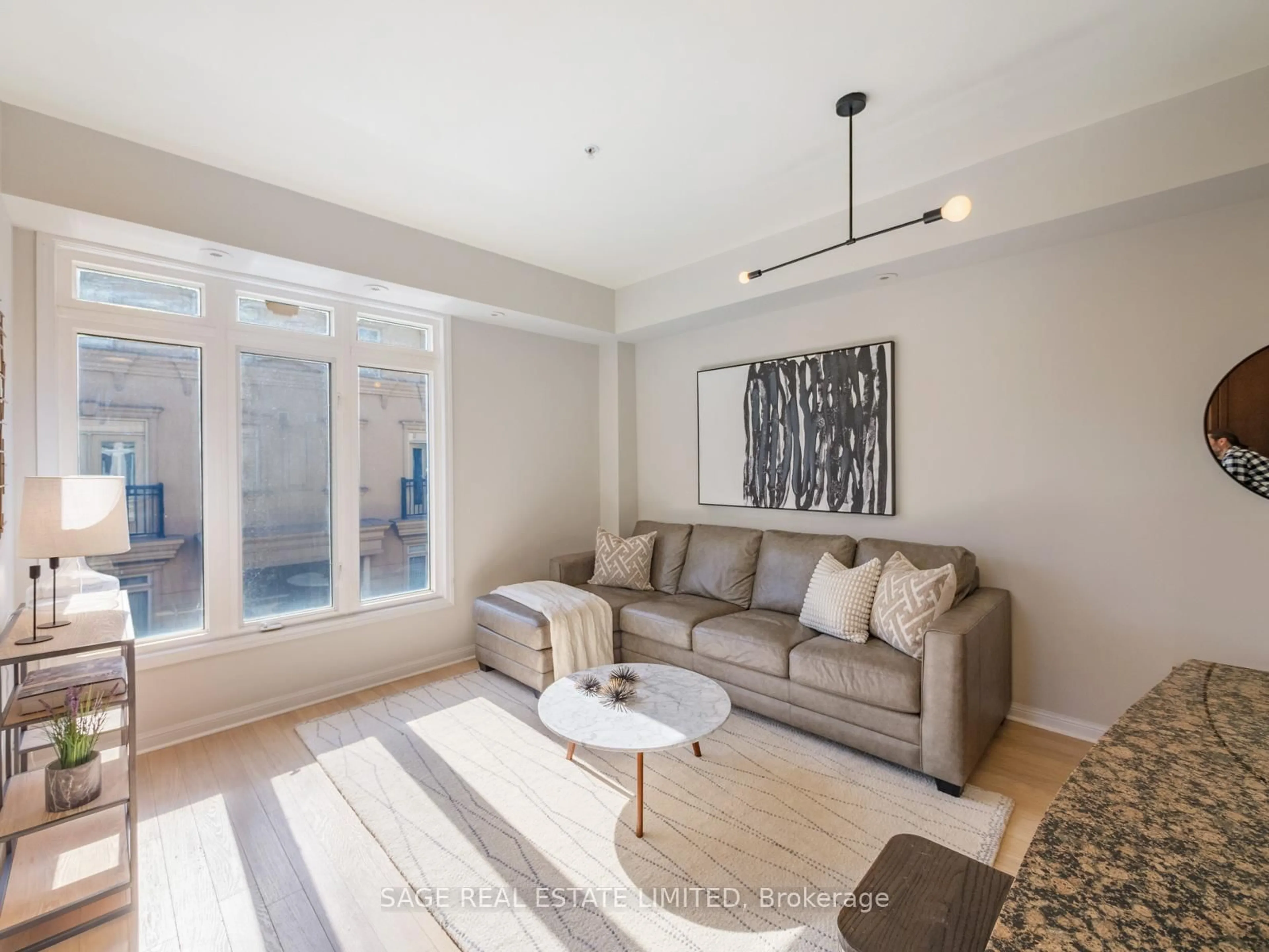 Living room with furniture, unknown for 78 Carr St #5, Toronto Ontario M5T 1B7