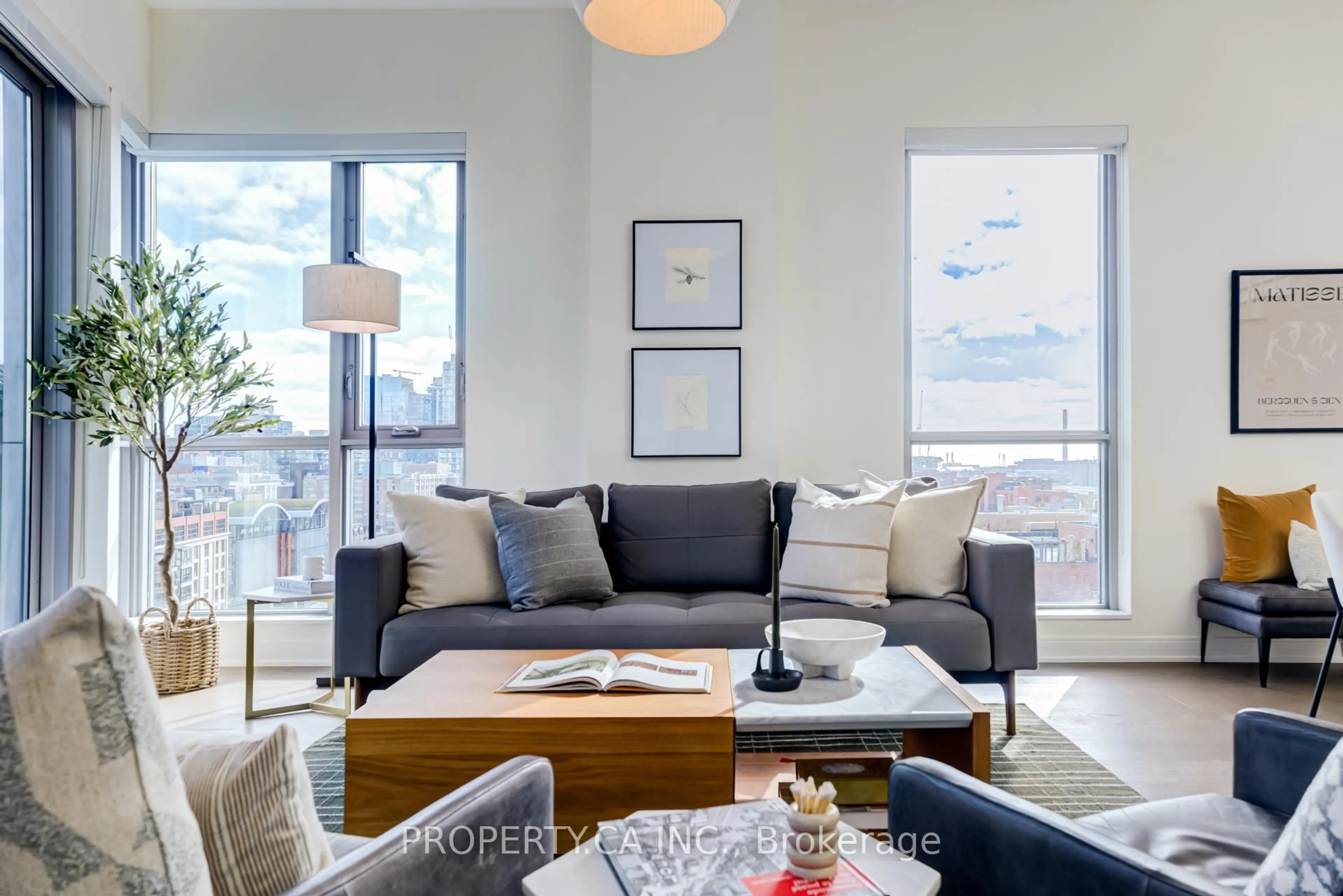 Living room with furniture, unknown for 55 Front St #Ph1205, Toronto Ontario M5J 1B3