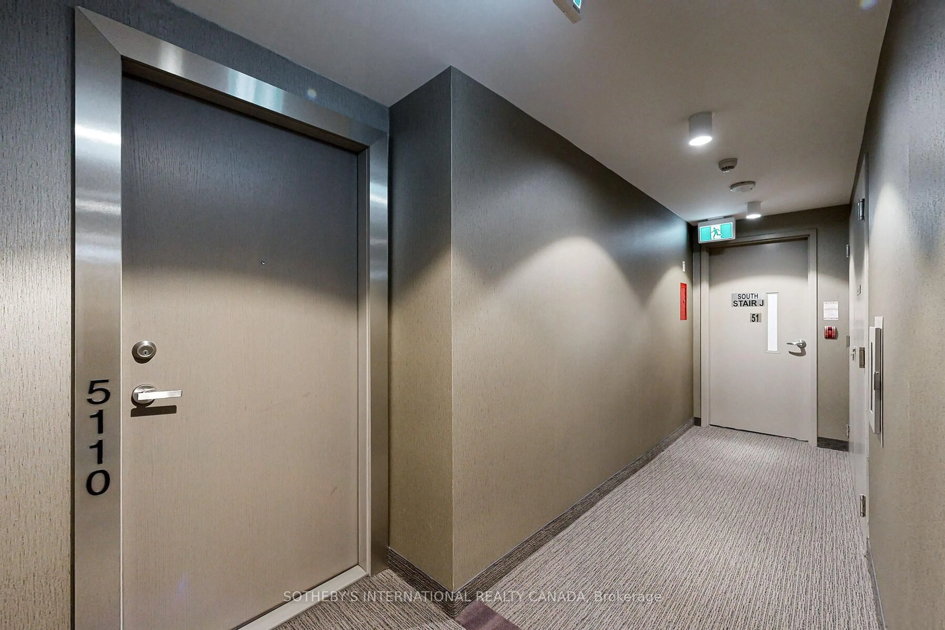 Indoor foyer for 100 Harbour St #5110, Toronto Ontario M5J 0B5