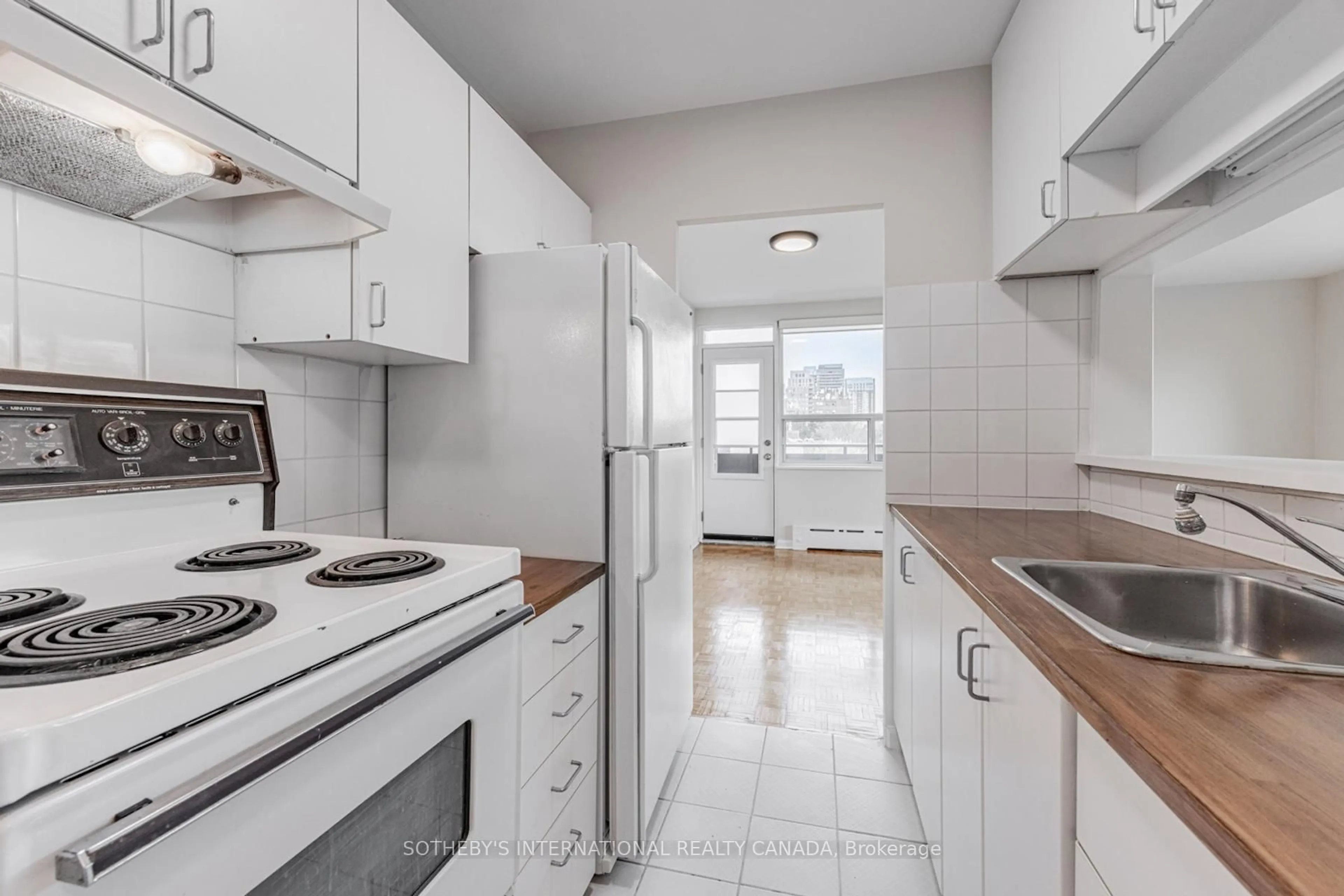Standard kitchen, unknown for 78 Warren Rd #601, Toronto Ontario M4V 2R6