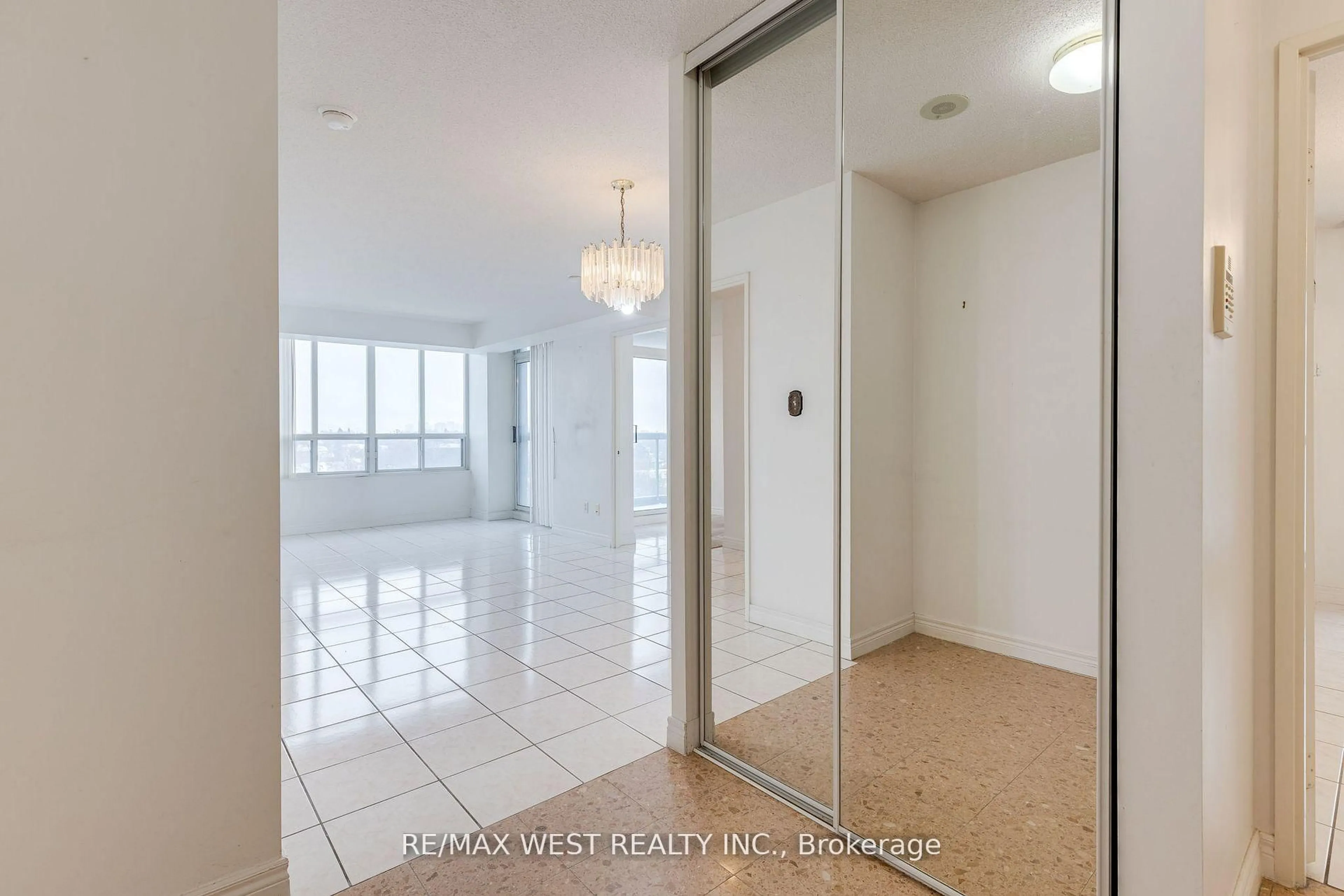 Indoor entryway for 28 Empress Ave #1011, Toronto Ontario M2N 3T3