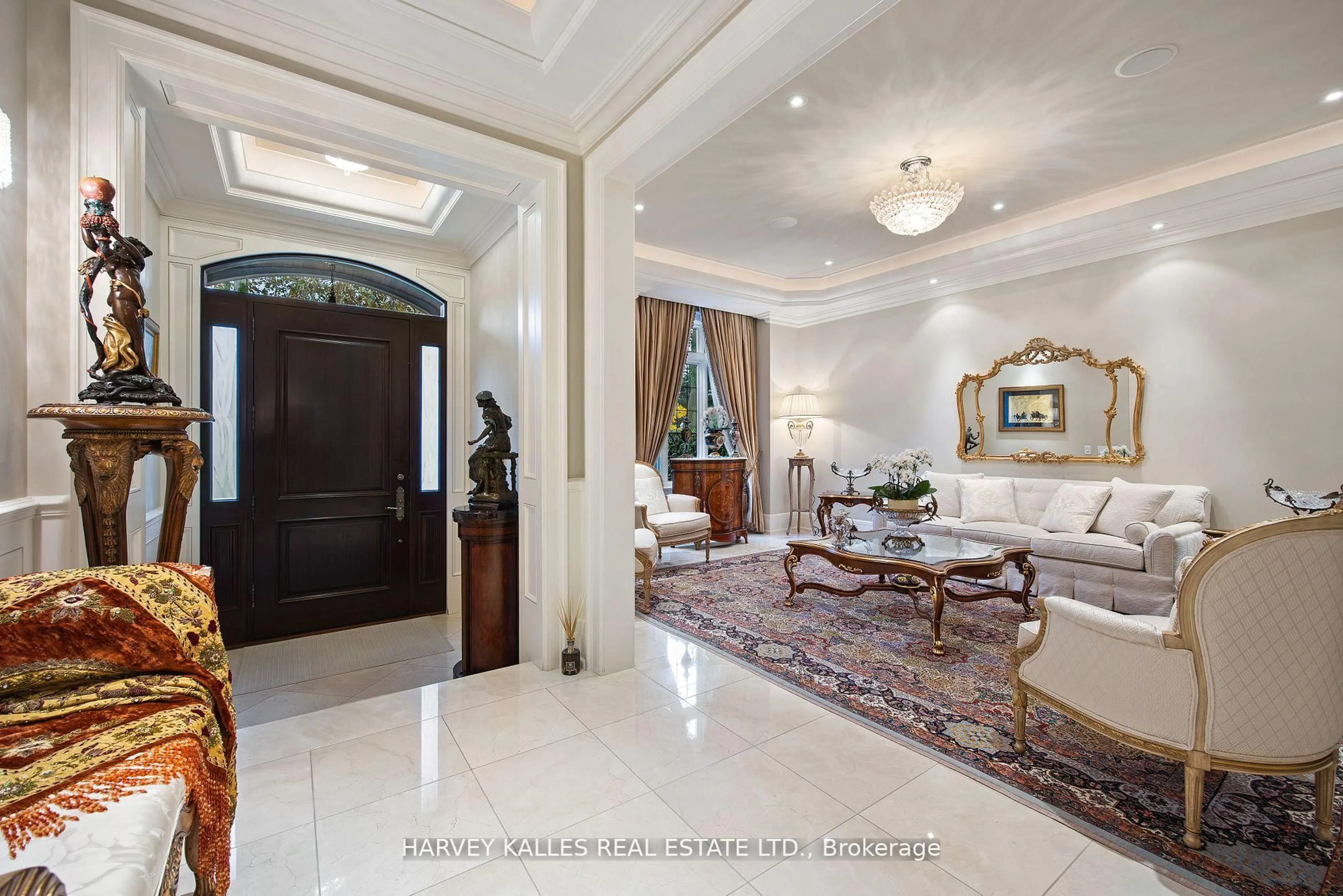 Indoor foyer for 88 Beechwood Ave, Toronto Ontario M2L 1J5