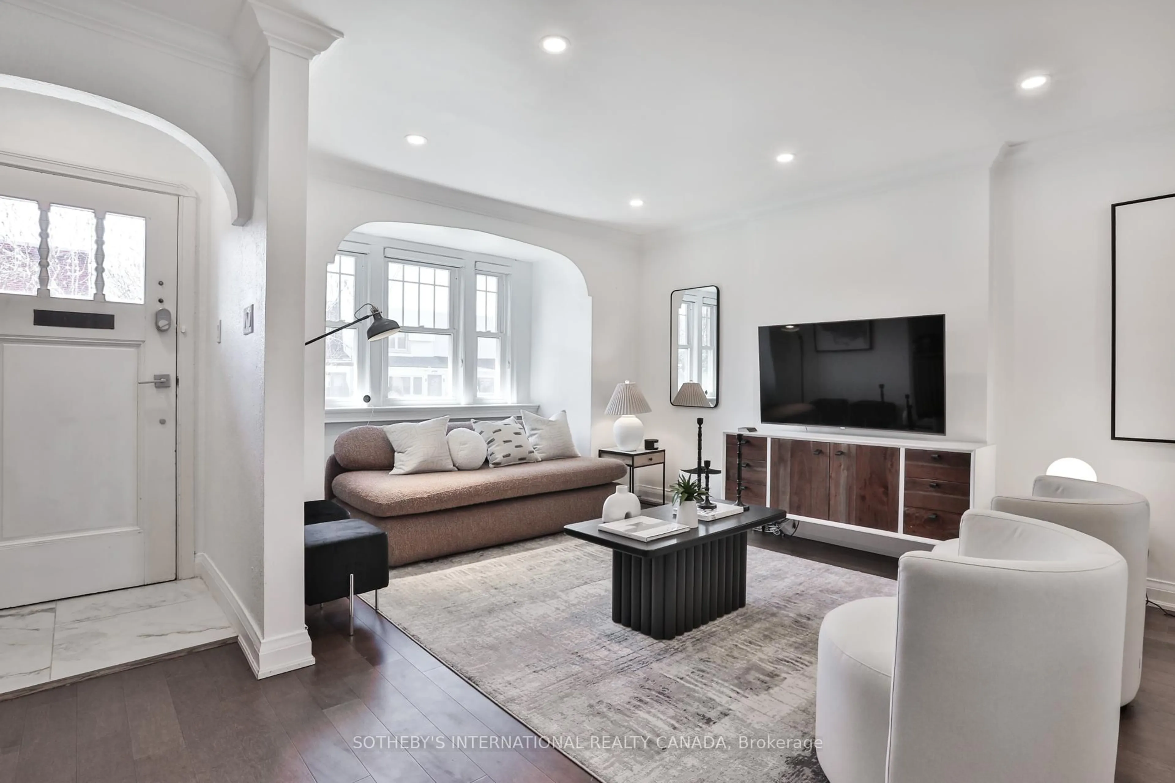 Living room with furniture, unknown for 389 Arlington Ave, Toronto Ontario M6C 3A1