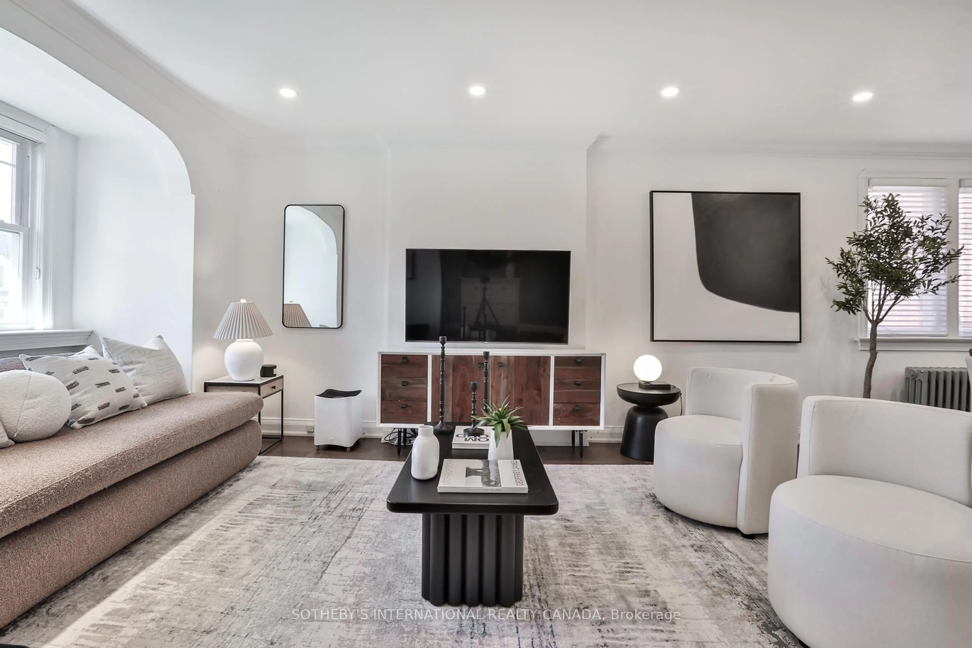 Living room with furniture, unknown for 389 Arlington Ave, Toronto Ontario M6C 3A1