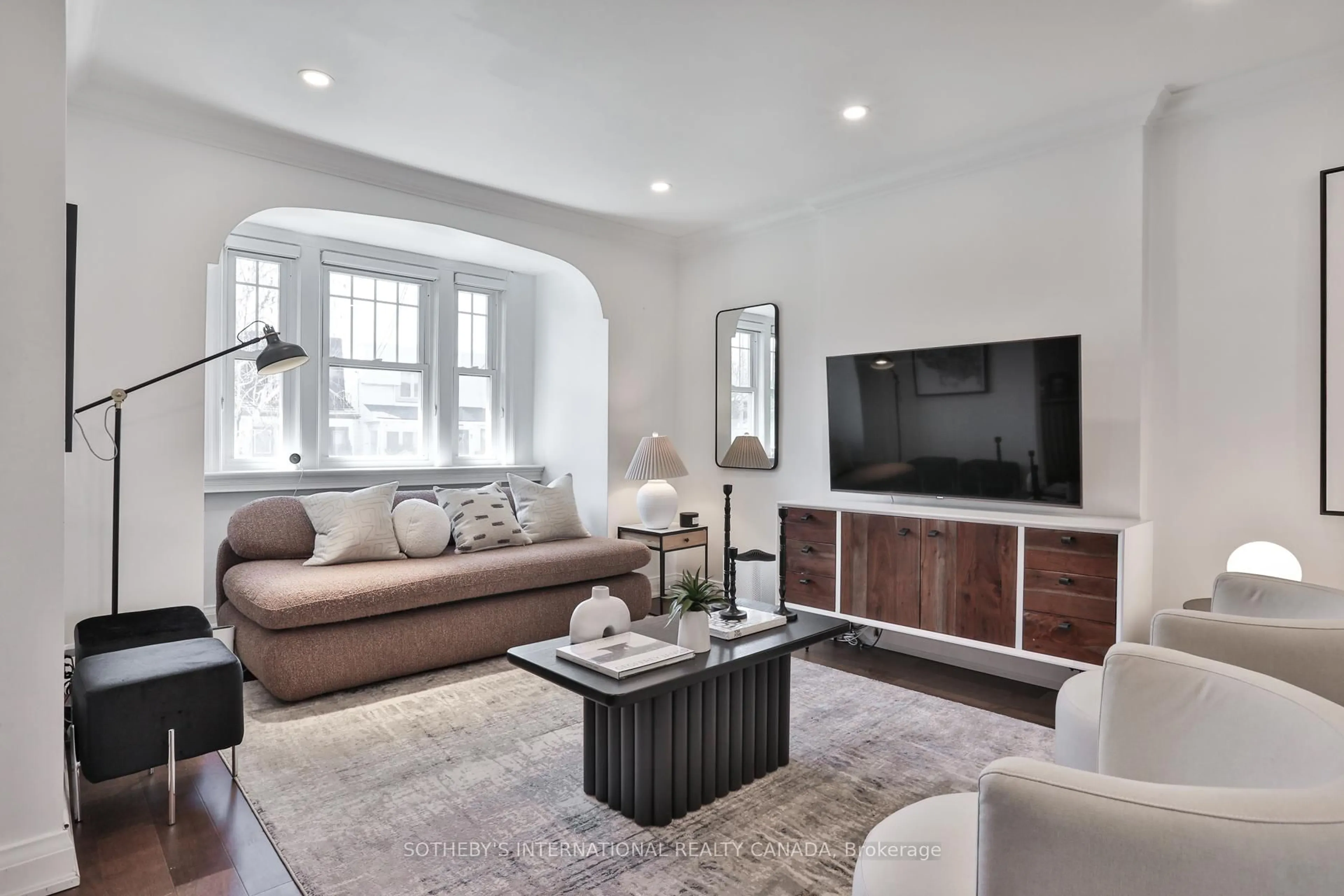 Living room with furniture, unknown for 389 Arlington Ave, Toronto Ontario M6C 3A1