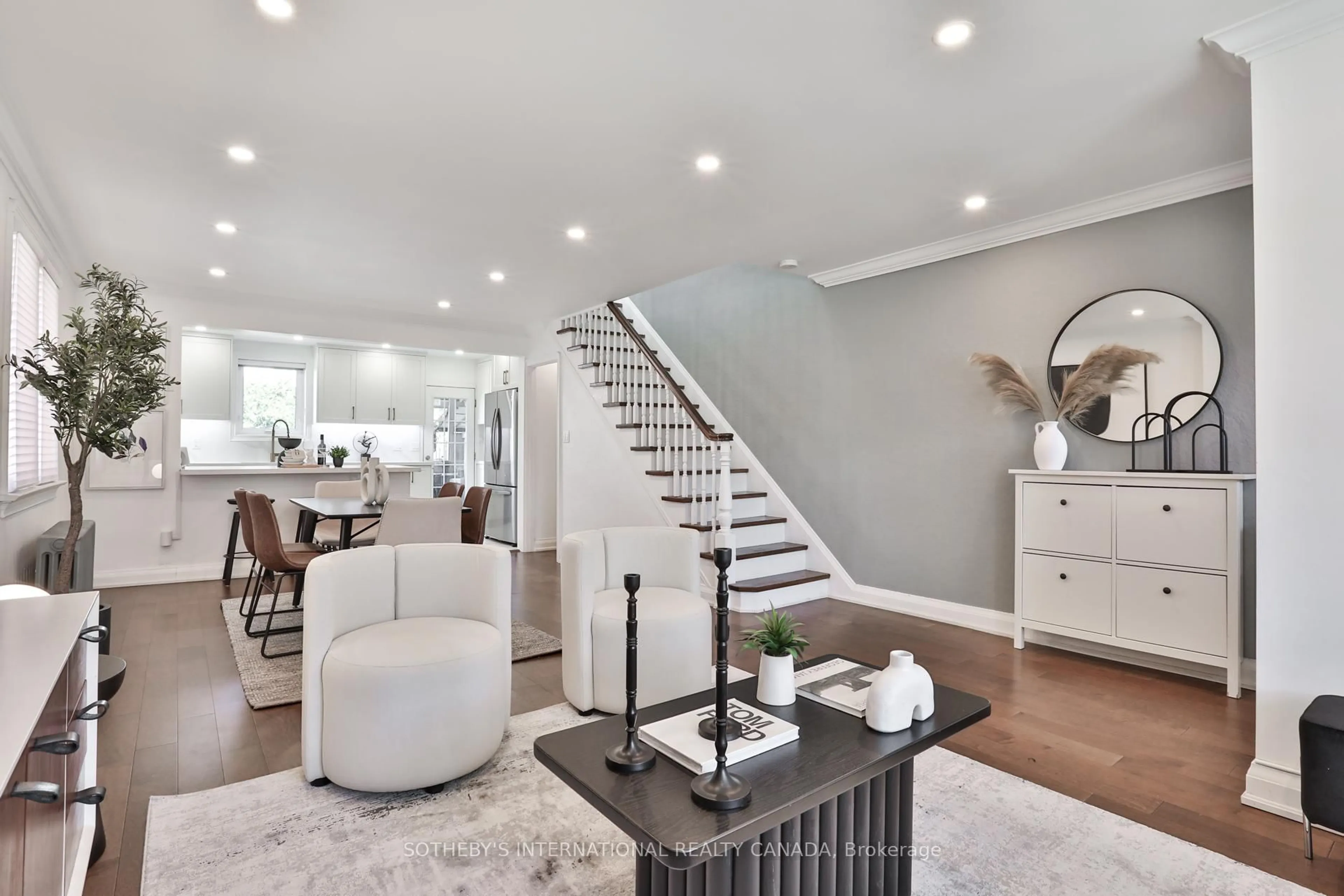 Living room with furniture, unknown for 389 Arlington Ave, Toronto Ontario M6C 3A1