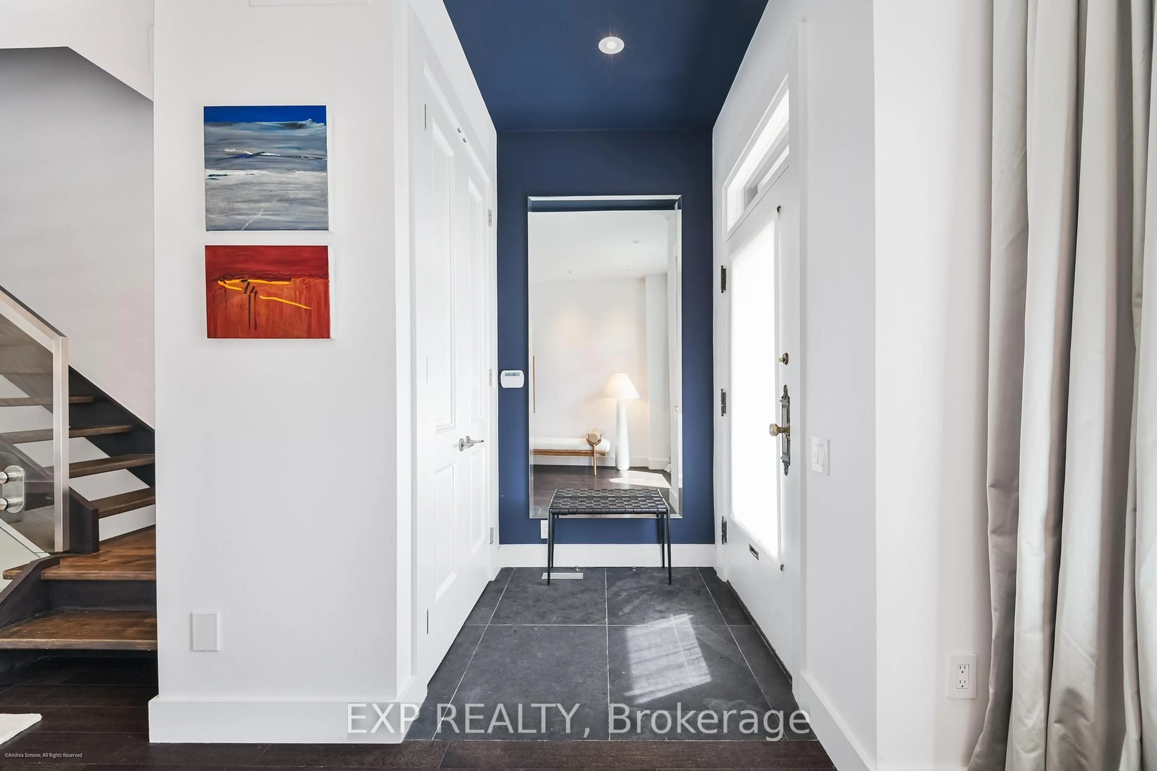 Indoor entryway for 106 Macpherson Ave, Toronto Ontario M5R 1W8