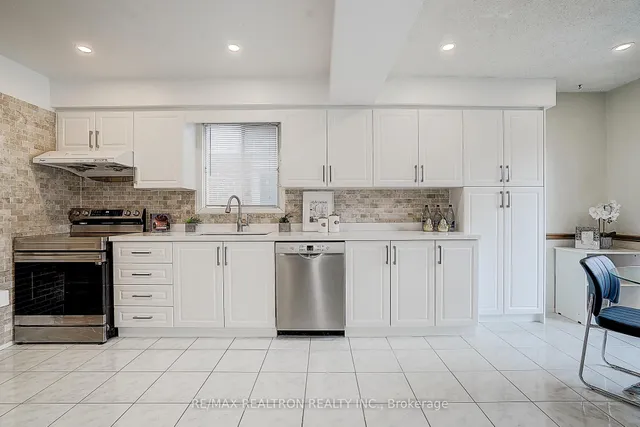 Additional property image - 82 Carnival Crt