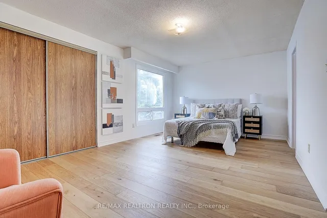 Additional property image - 82 Carnival Crt